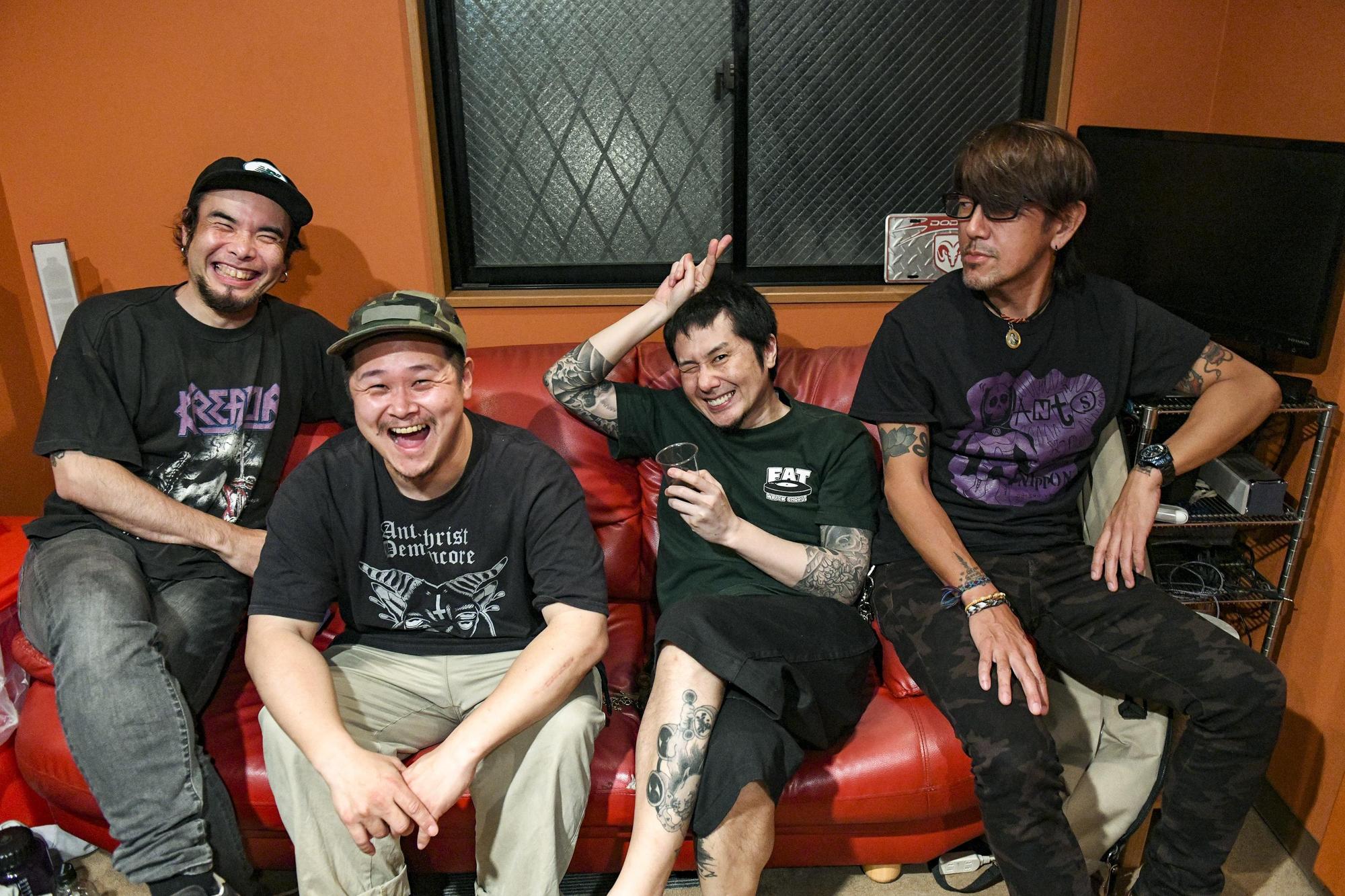 横山健（右二）以個人身分出道後，數年前以名字的羅馬拼音「Ken Yokoyama」作為自己和樂手們的代稱。（Zepp New Taipei / 大鴻藝術BIG ART / 火氣音樂提供）