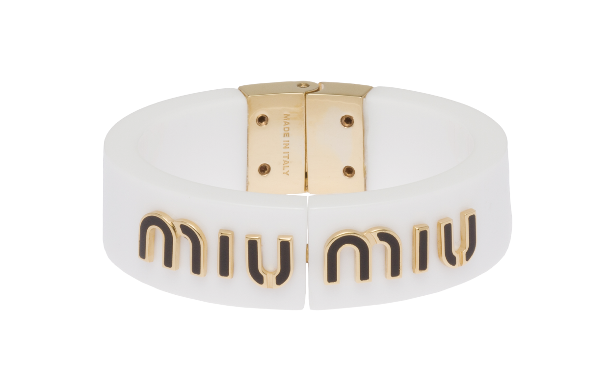 樹脂玻璃及金屬手環,NT$19,000。(Miu Miu提供)