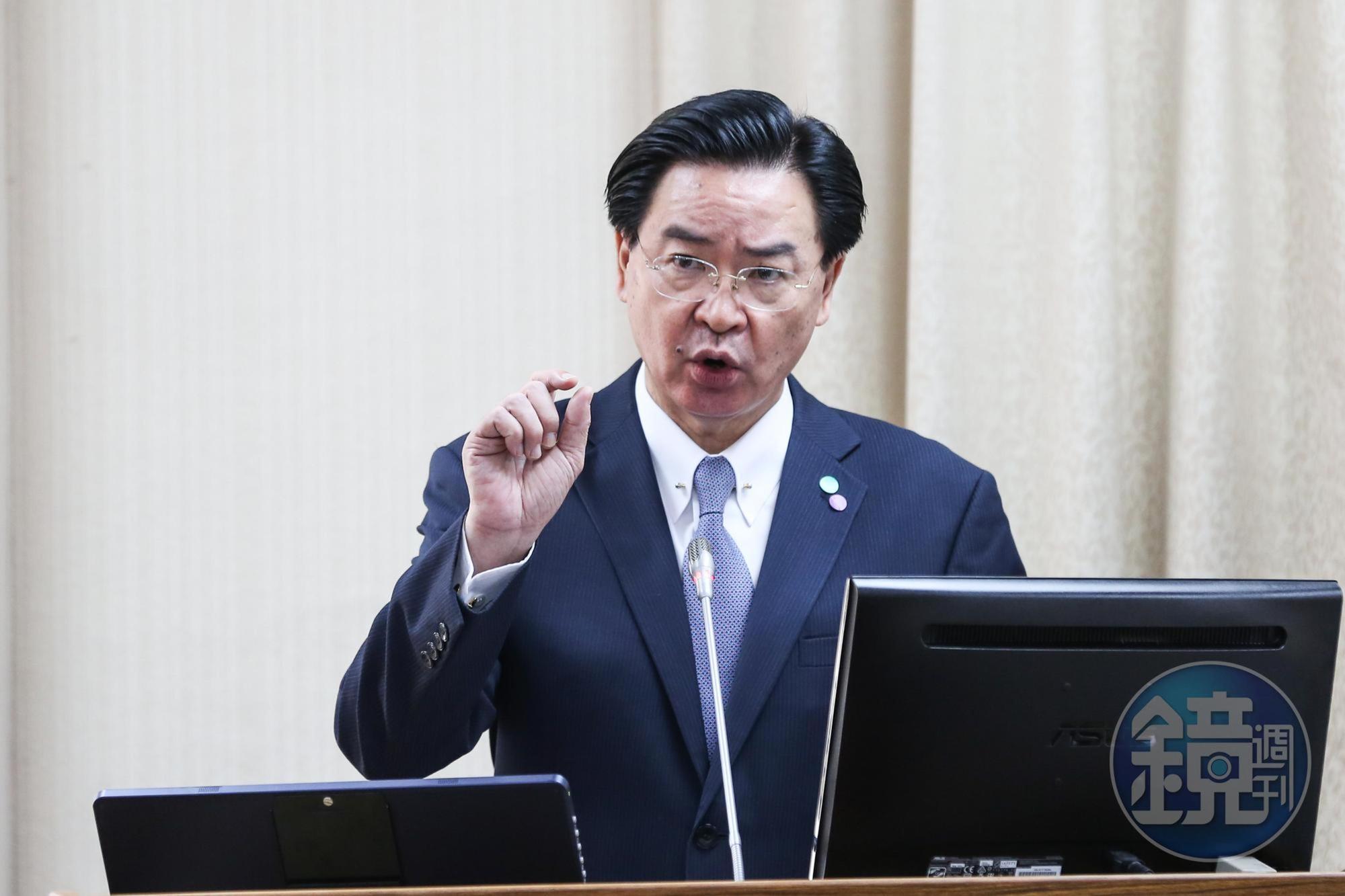 面對媒體不斷追問「美國炸毀台積電」的相關問題，吳釗燮罕見動怒，連說5次「我剛剛已經回答了！」（本刊資料照）