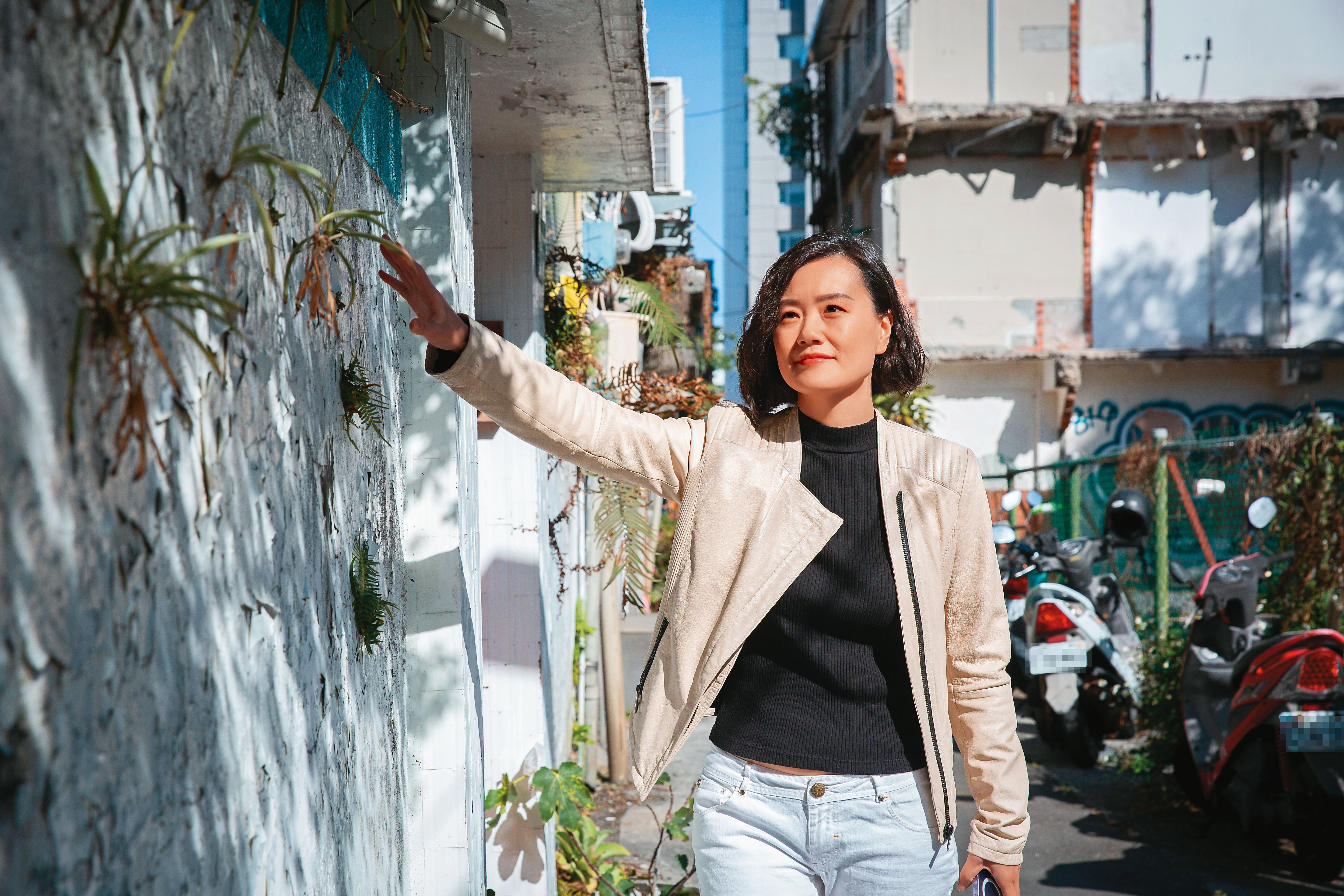 職業二房東陶迪靠著「巷弄掃街」功夫，在北市拿下30間公寓物件，月賺45萬元。