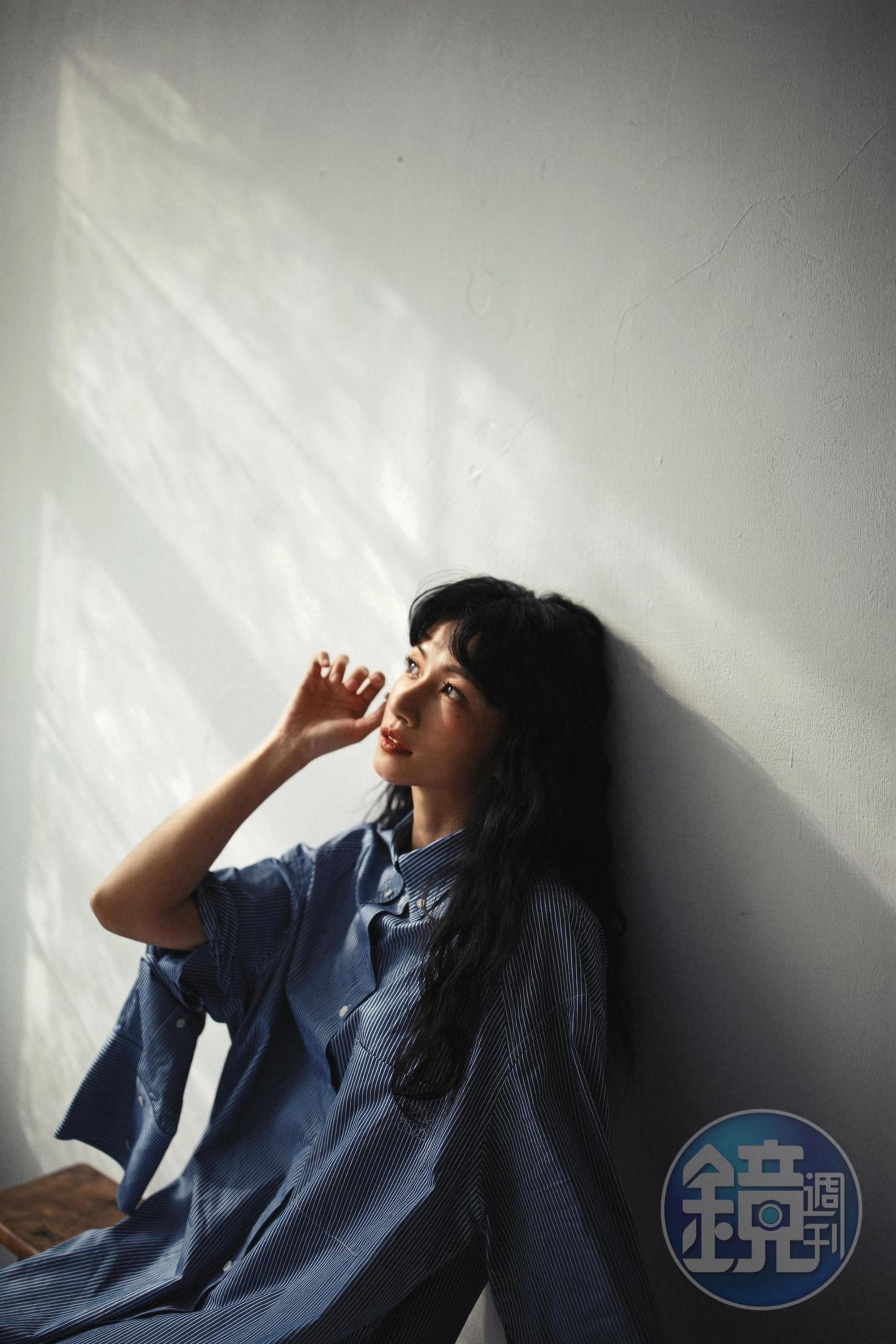 雖然經歷了《木蘭少女》近三十場的演出, 但這回挑戰沒有歌唱表演的《淡水小鎮》, 李千娜學習如何在台詞中演繹情緒。