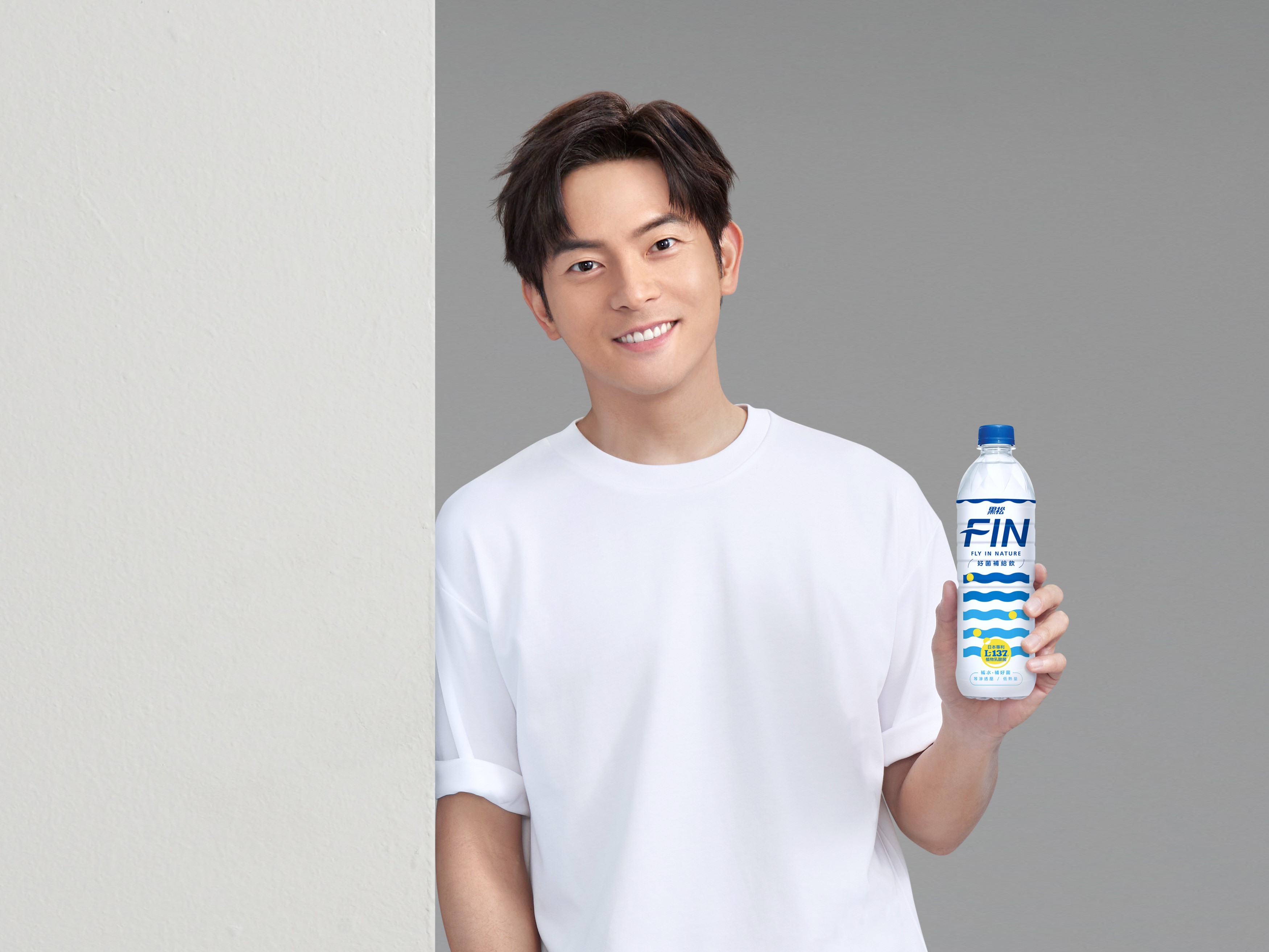 宥勝近日為代言電解飲品拍廣告。（黑松提供）