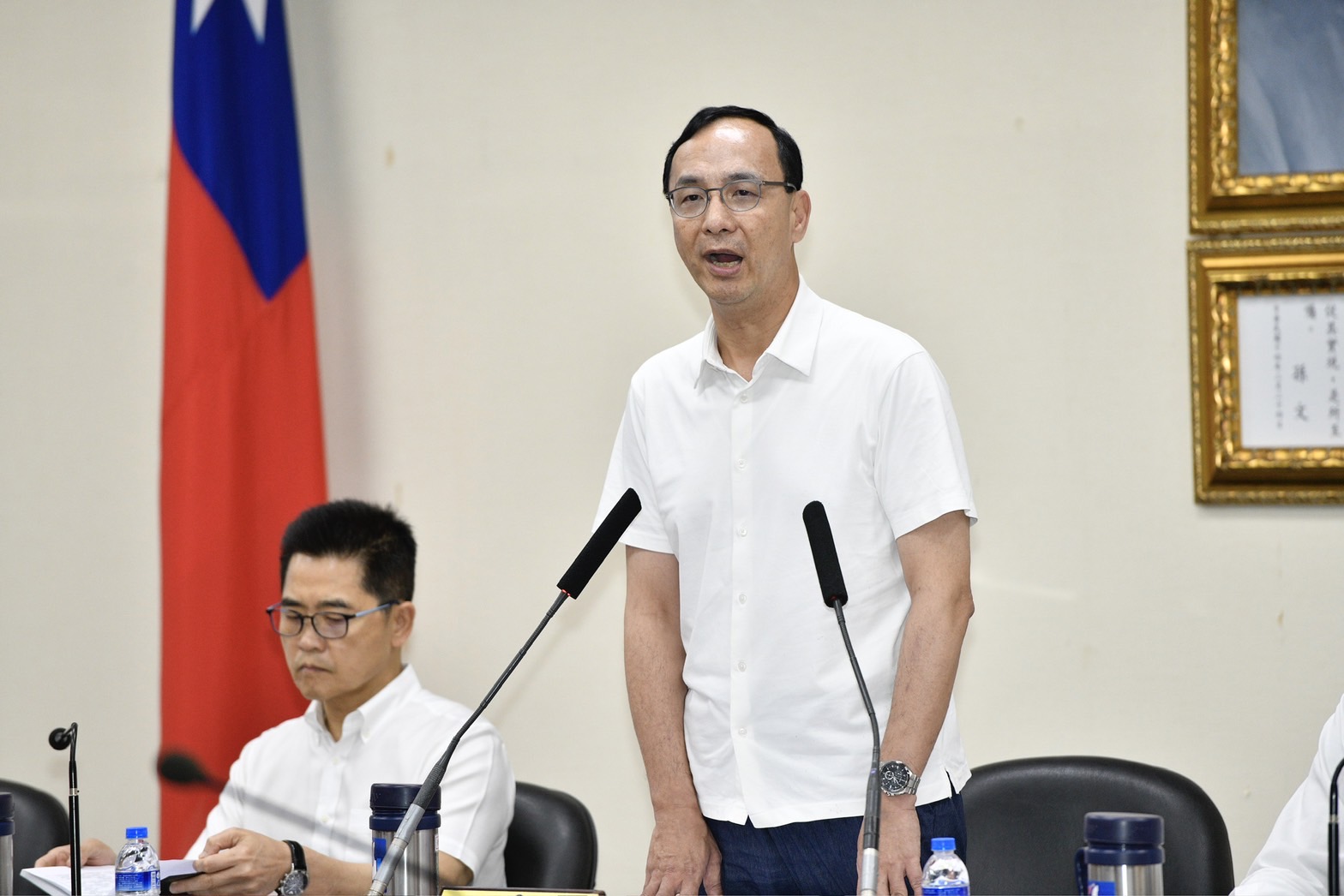 BNT疫苗攻防戰持續，朱立倫喊話「重返執政、國會過半才能展現民意，帶給台灣溫暖光明的未來」。