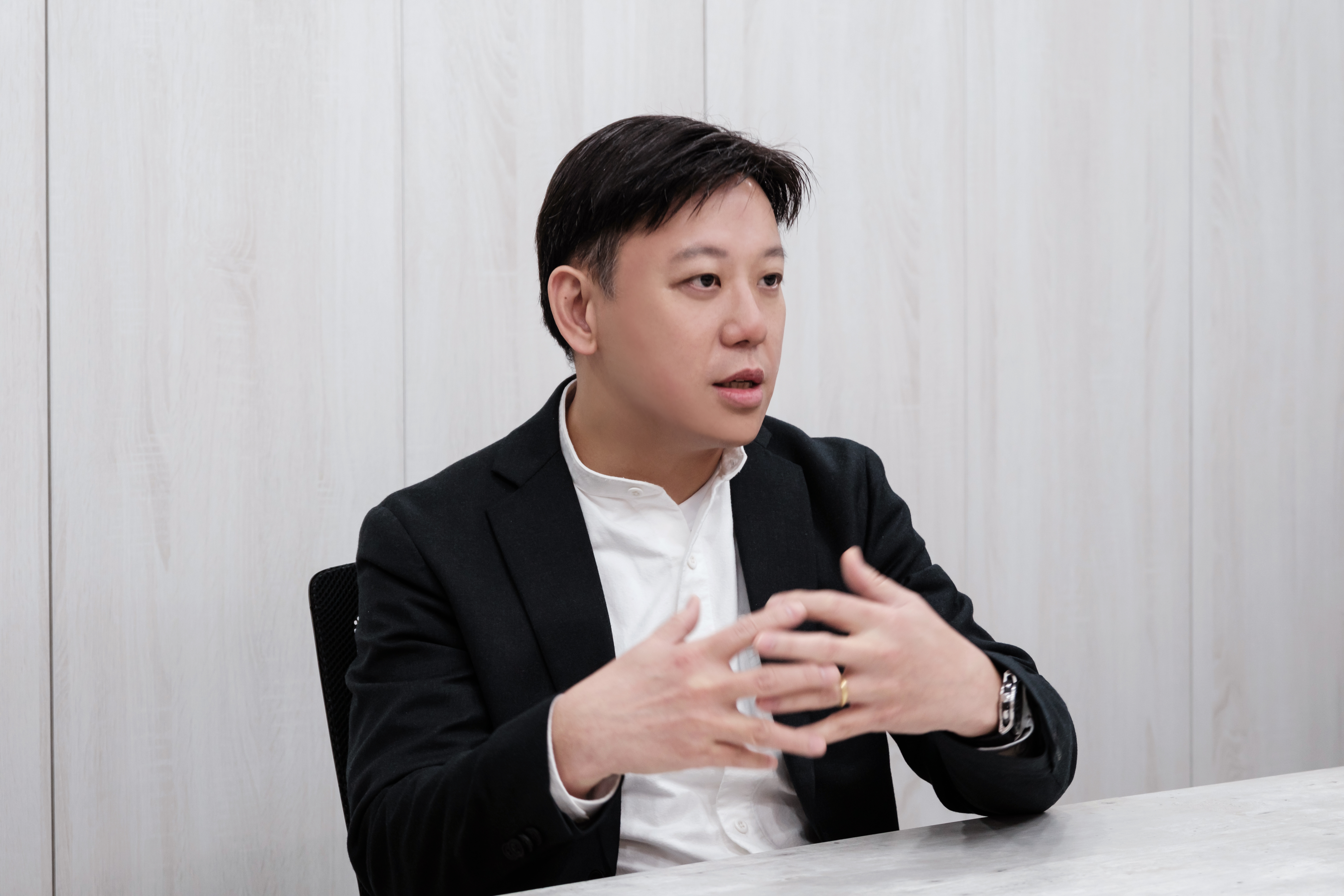 軒郁國際（圖為總經理楊尚軒）今日董事會結束後拋出重磅訊息，決議透過新股認購方式，以6,300萬元取得國內知名保養品牌「阿原YUAN」45%股權。（軒郁國際提供）