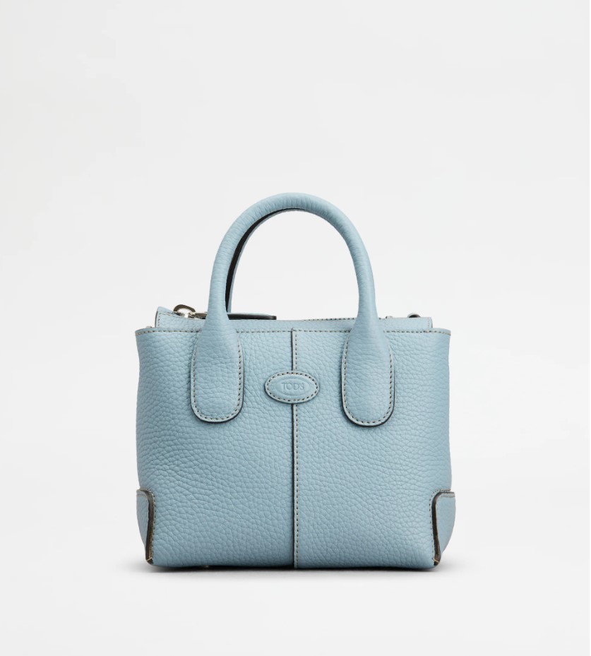 水藍色迷你Di Bag。NT83,000（迪生提供）