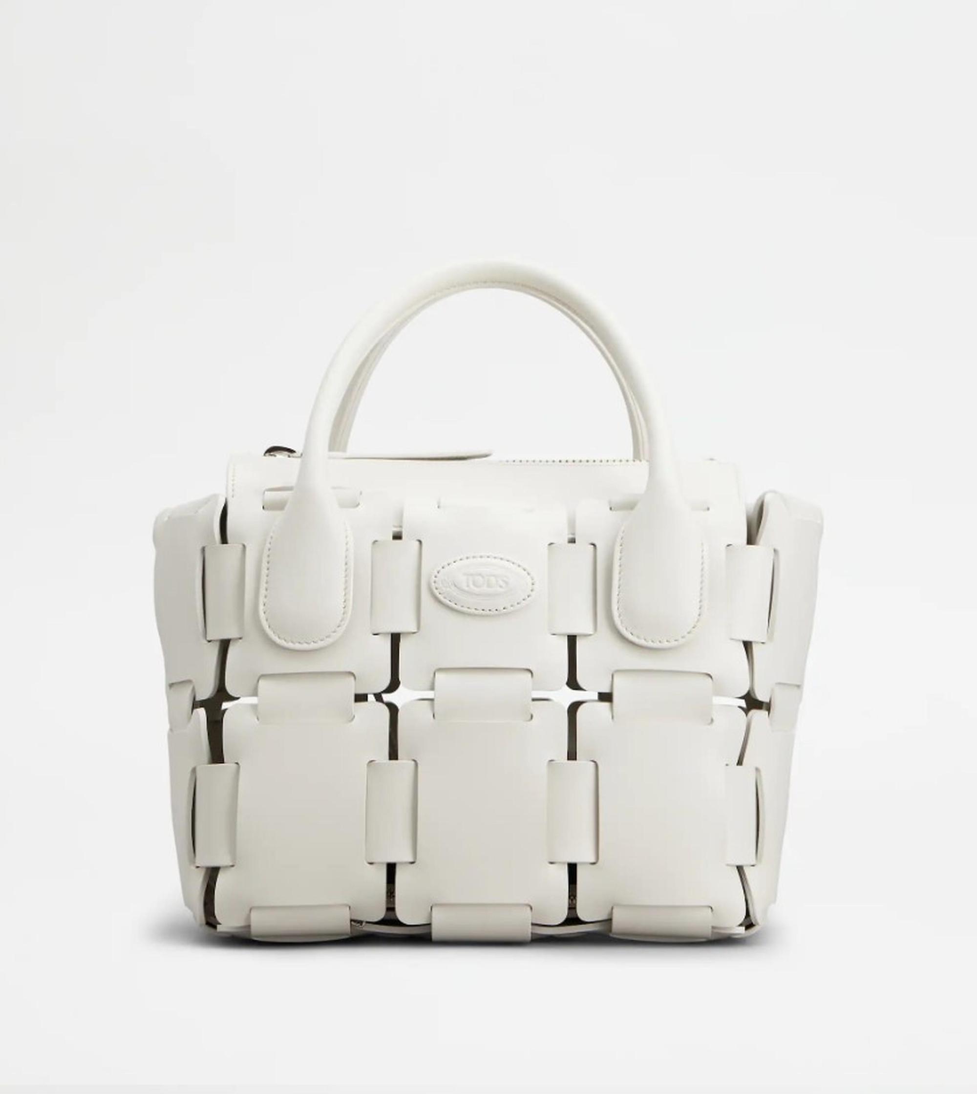 白色編織款Di Bag。NT144,900（迪生提供）