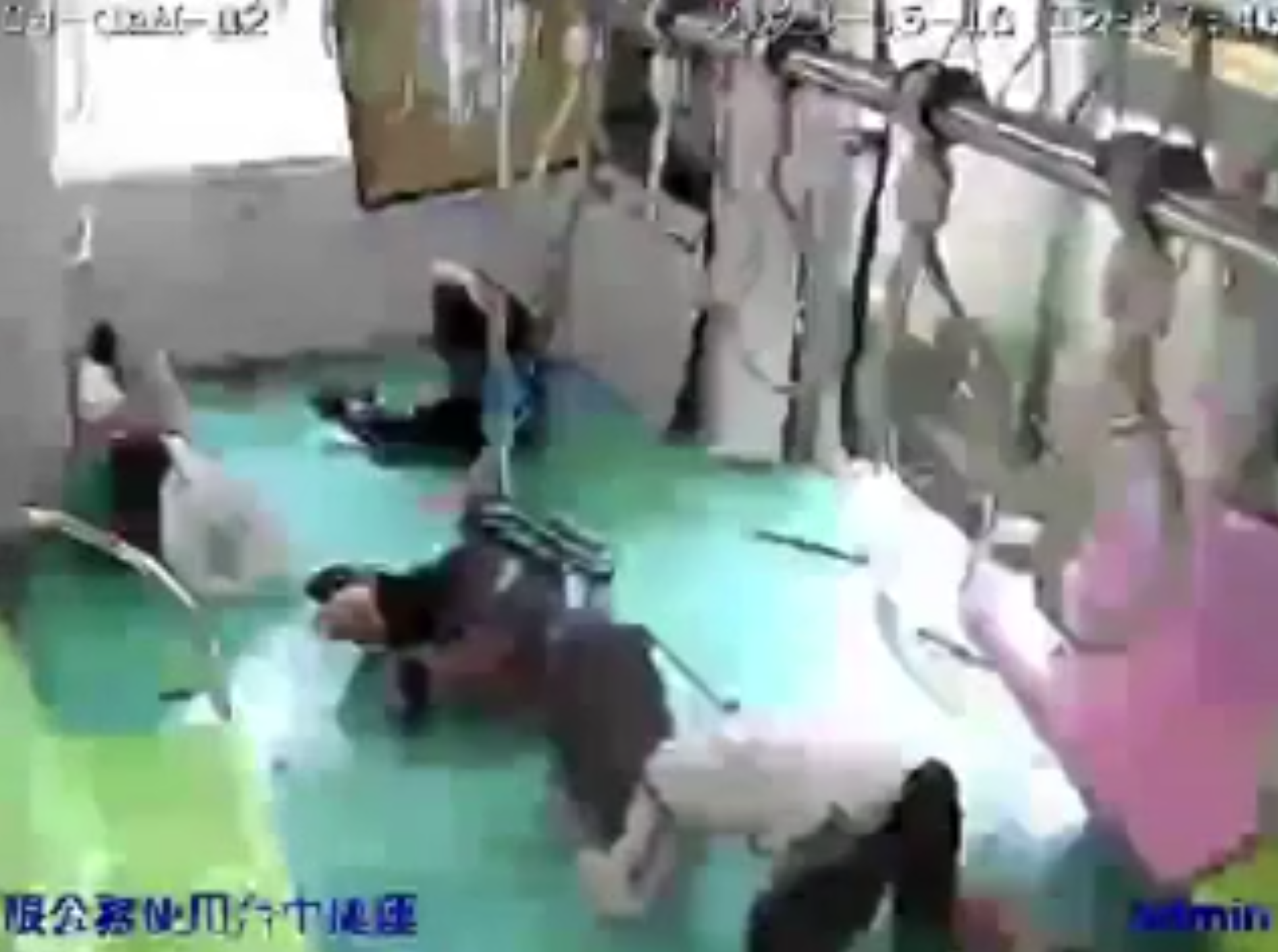 中捷公布意外發生時,車廂內的監視影像。(中捷提供)