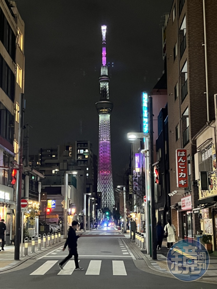 夜晚可選擇搭乘電車返回東京，走逛晴空塔週邊。