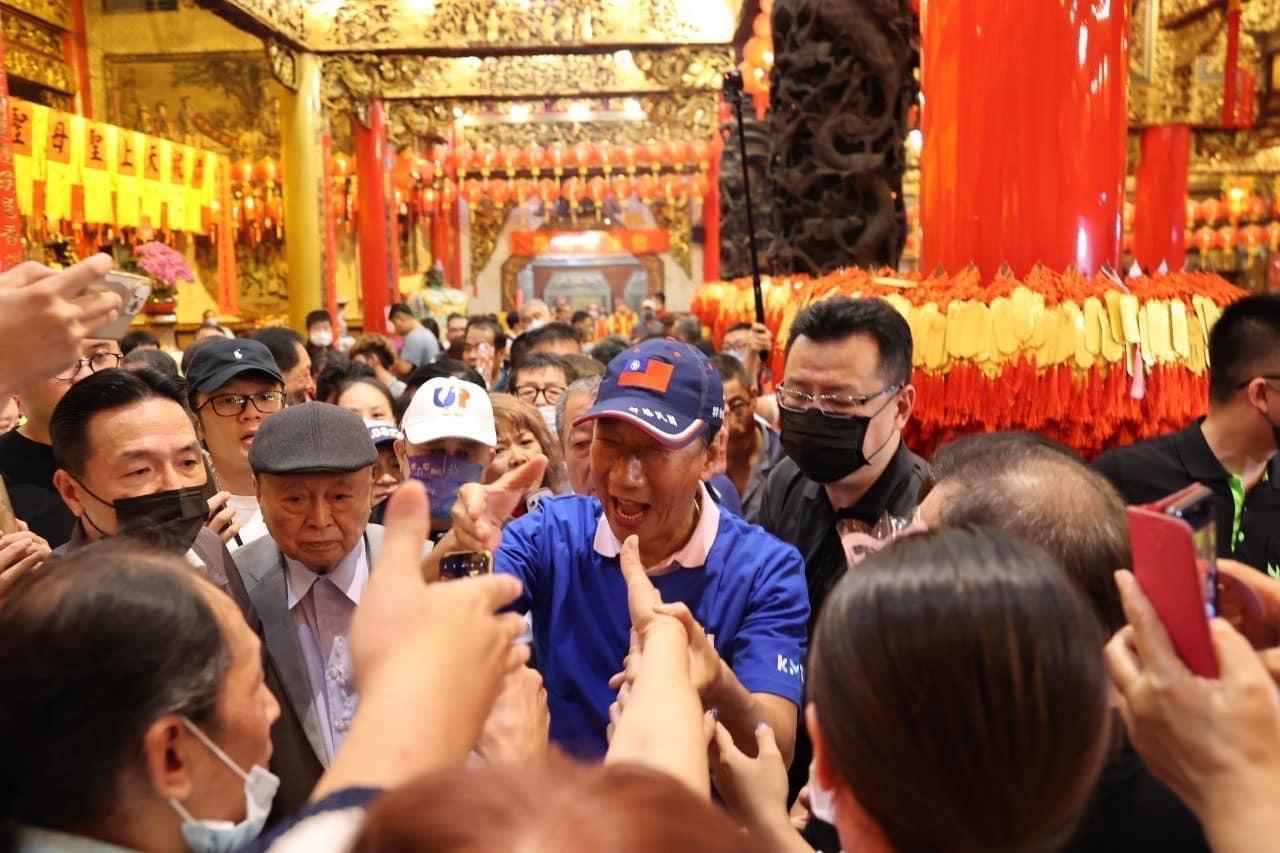郭台銘近日緊咬蔡政府阻擋購買BNT疫苗,聲勢越來越高。(翻攝自郭台銘臉書)