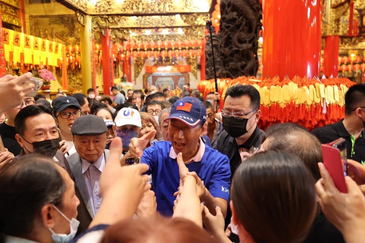 郭台銘近日緊咬蔡政府阻擋購買BNT疫苗，聲勢越來越高。（翻攝自郭台銘臉書）