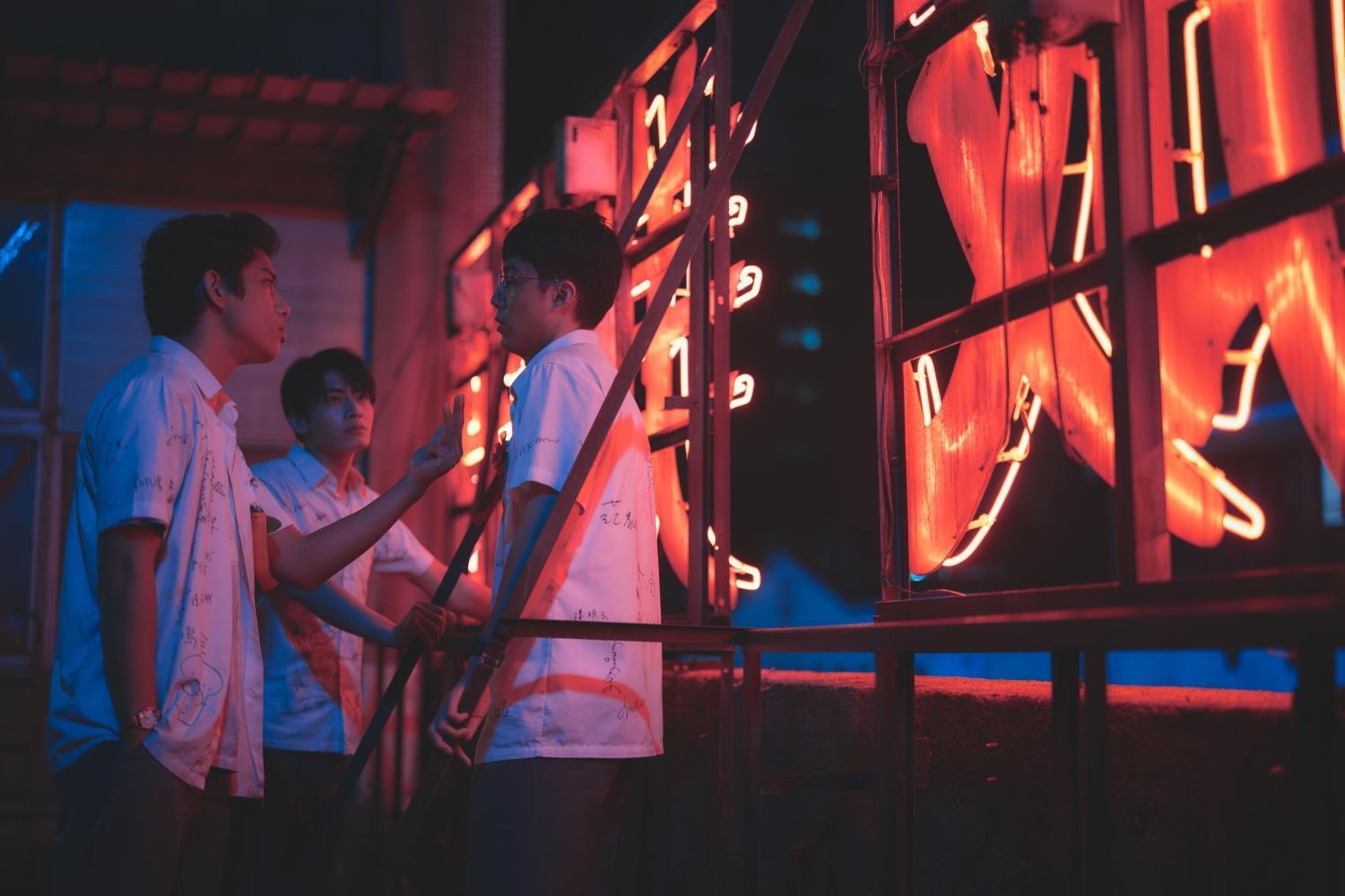 《黑的教育》3名高中生在畢業典禮當晚交換秘密後,引起一發不可收拾的蝴蝶效應。(台北電影節提供)