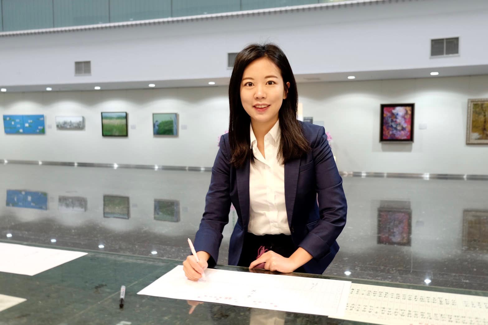 台中市議員吳佩芸去年選舉前8天，慘被網媒《新華報導1987》刊登與前男友的私密影片，含淚提告。（翻攝自吳佩芸臉書）