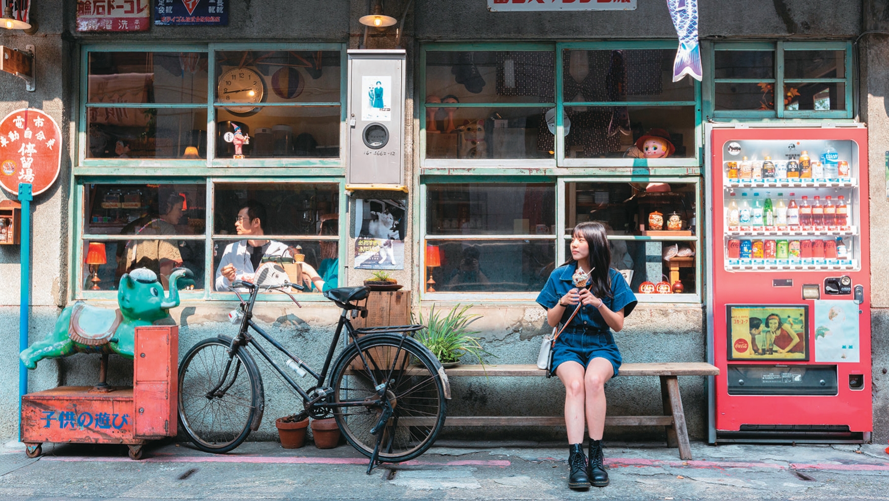 舊日洗衣店化身「昭和浪漫洗濯屋」霜淇淋專賣店，充滿多種日系元素。