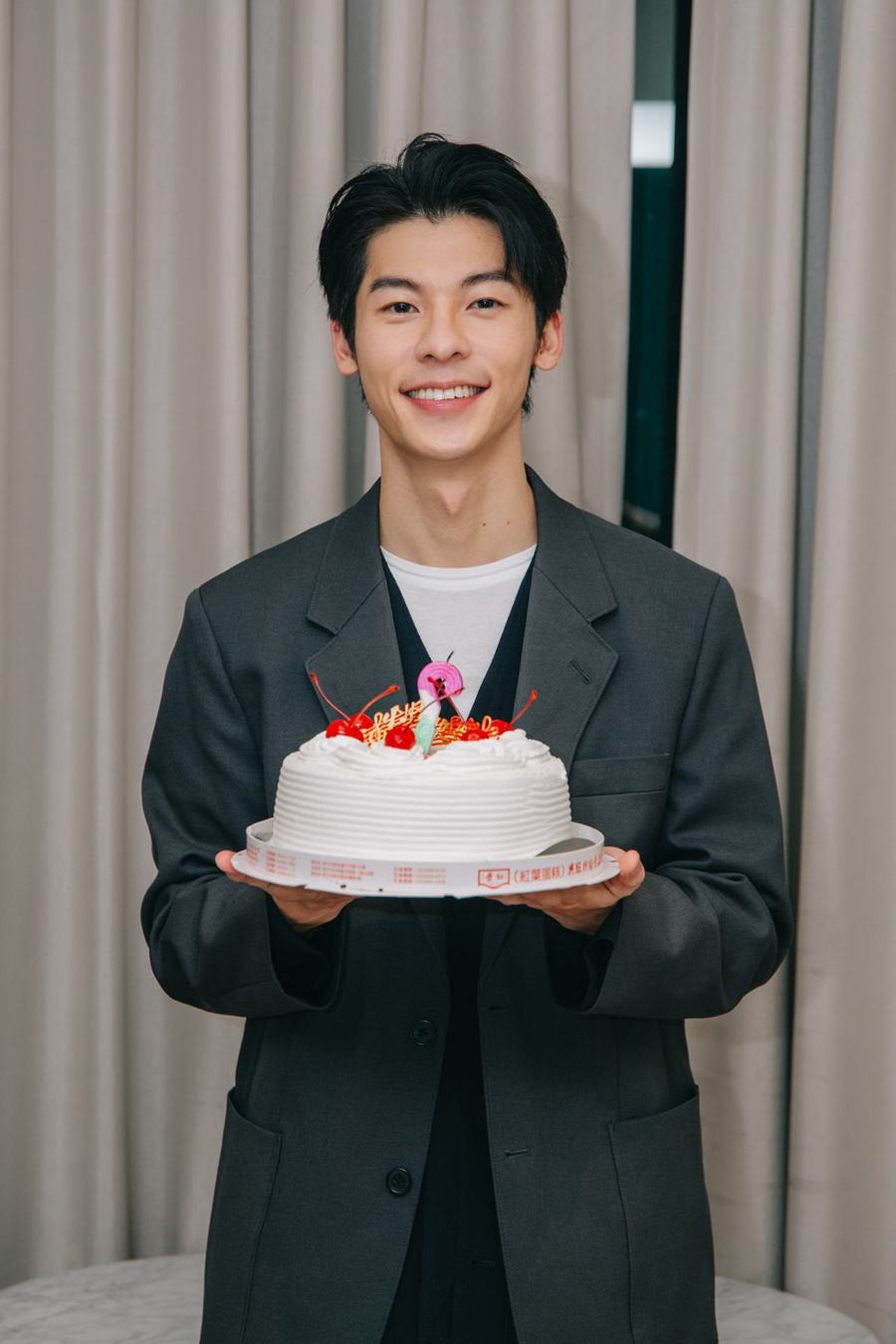 藝人許光漢30歲生日時以紅葉鮮奶油蛋糕慶生,引起網路一陣詢問熱潮。(何樂音樂提供)