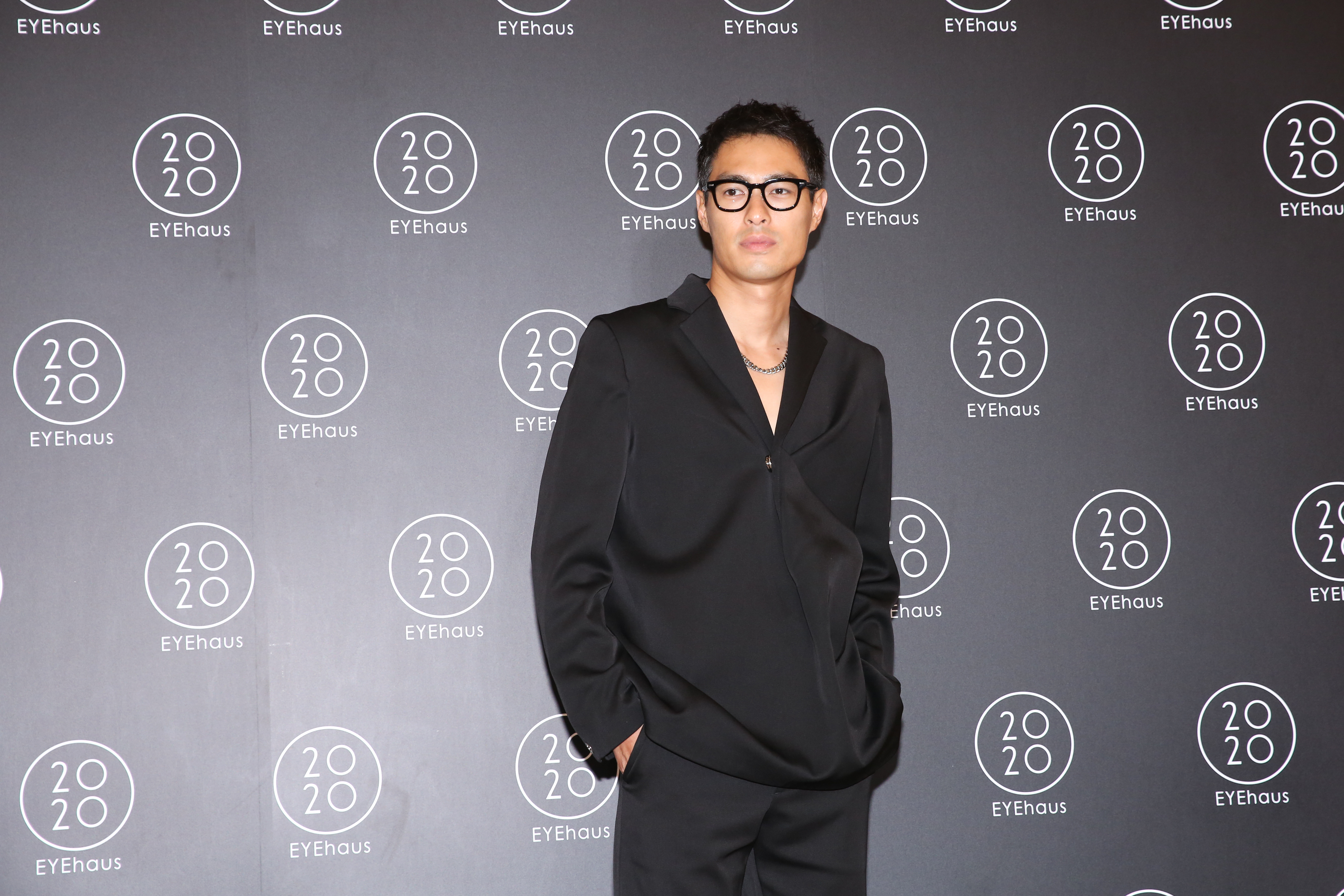 楊祐寧出席眼鏡品牌活動，透露母親節會全家聚餐為媽媽們過節。