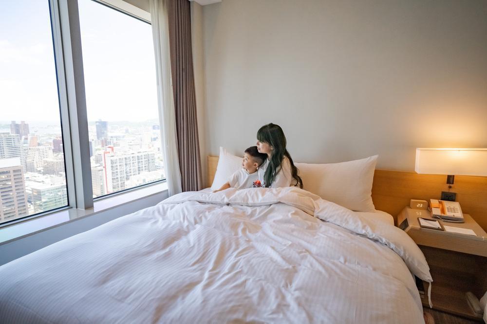 和逸飯店高雄中山館5月限時住房專案,連續入住兩晚,享房價第二晚5折優惠,最低只要2,150元起。(飯店提供)
