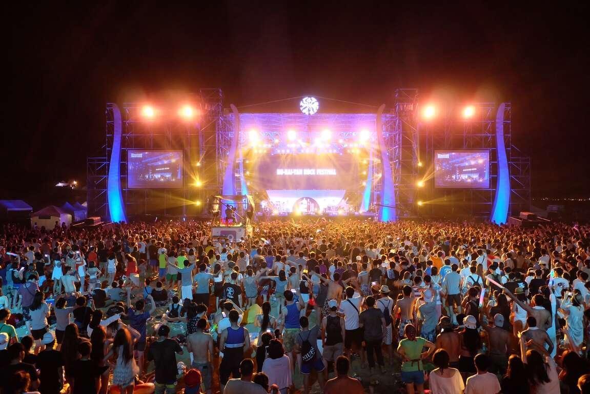 原本要永久停辦的貢寮海洋音樂祭,新北市觀旅局今晚宣布確定續辦。(新北市觀旅局提供)