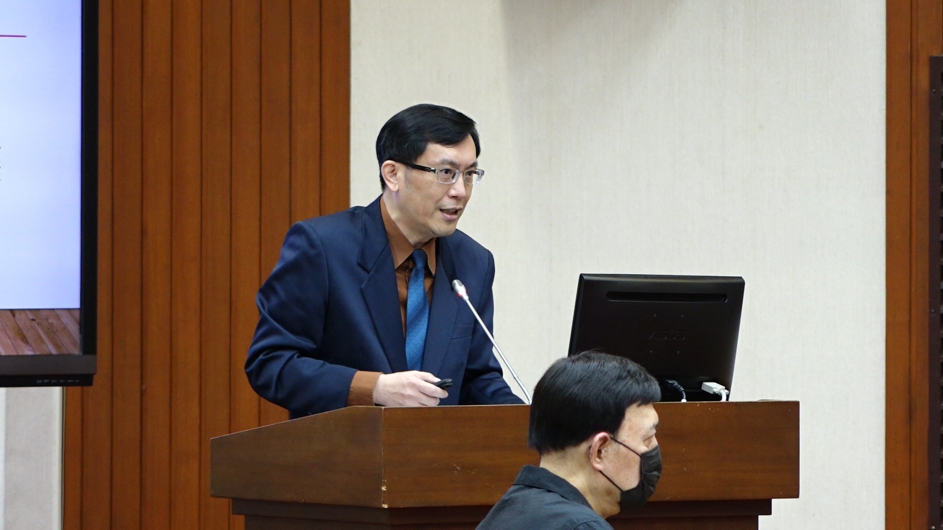 輔仁大學法律學系教授張明偉認為TDR正確的法律適用是101年1月5日修法之後，至於之前所犯案者，應遵循「法律不溯及既往的原則」。（讀者提供）