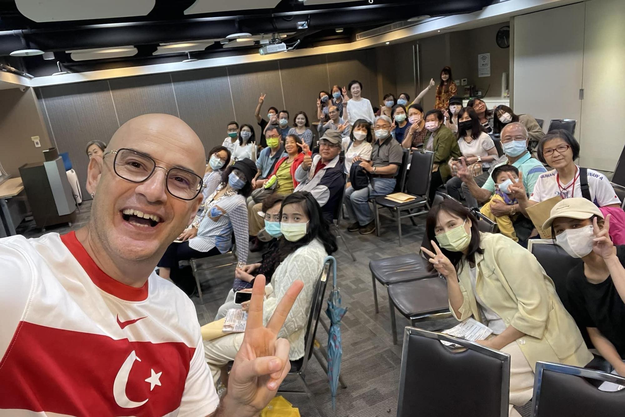 吳鳳與旅行社合作推出11天的土耳其套裝行程,因反應熱烈加開第三團。(翻攝自吳鳳臉書)