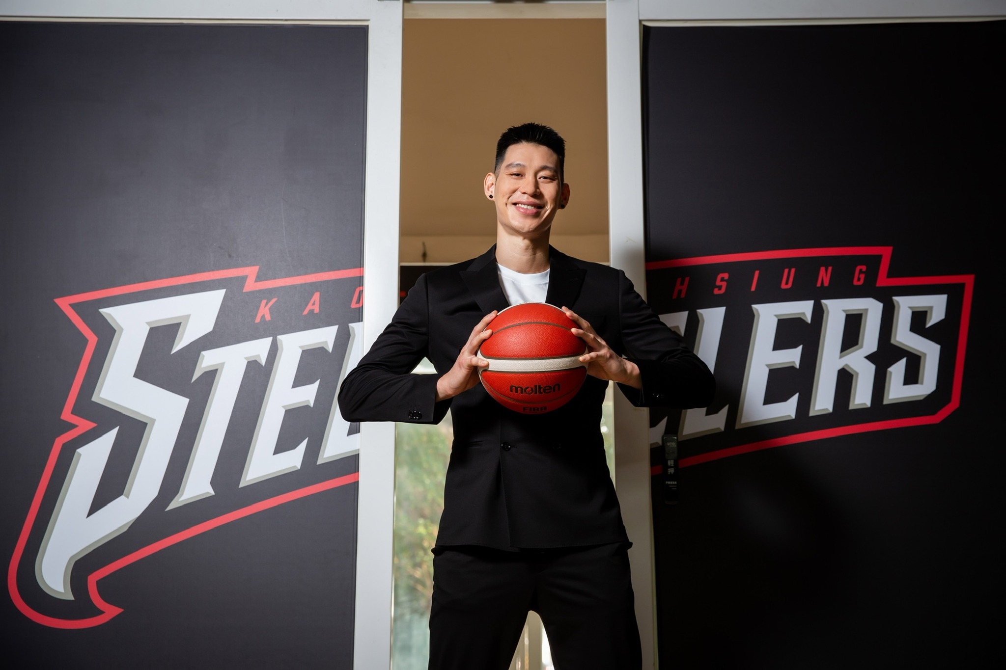 林書豪擁有高人氣，竟被人冒名詐騙。（翻攝林書豪臉書）