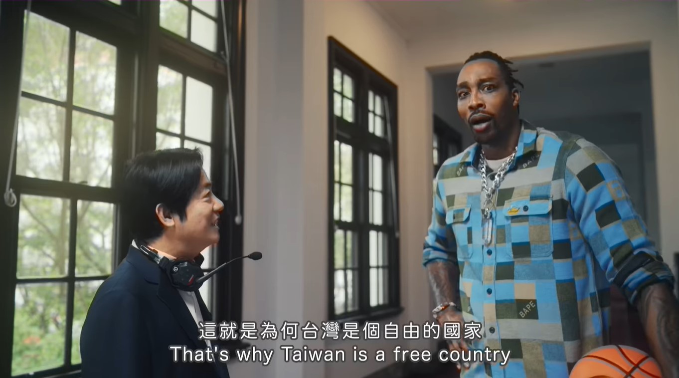 霍華德在文總「來去總統府住一晚」宣傳片中稱呼台灣為國家，惹怒中國網友。（翻攝自中華文化總會臉書）