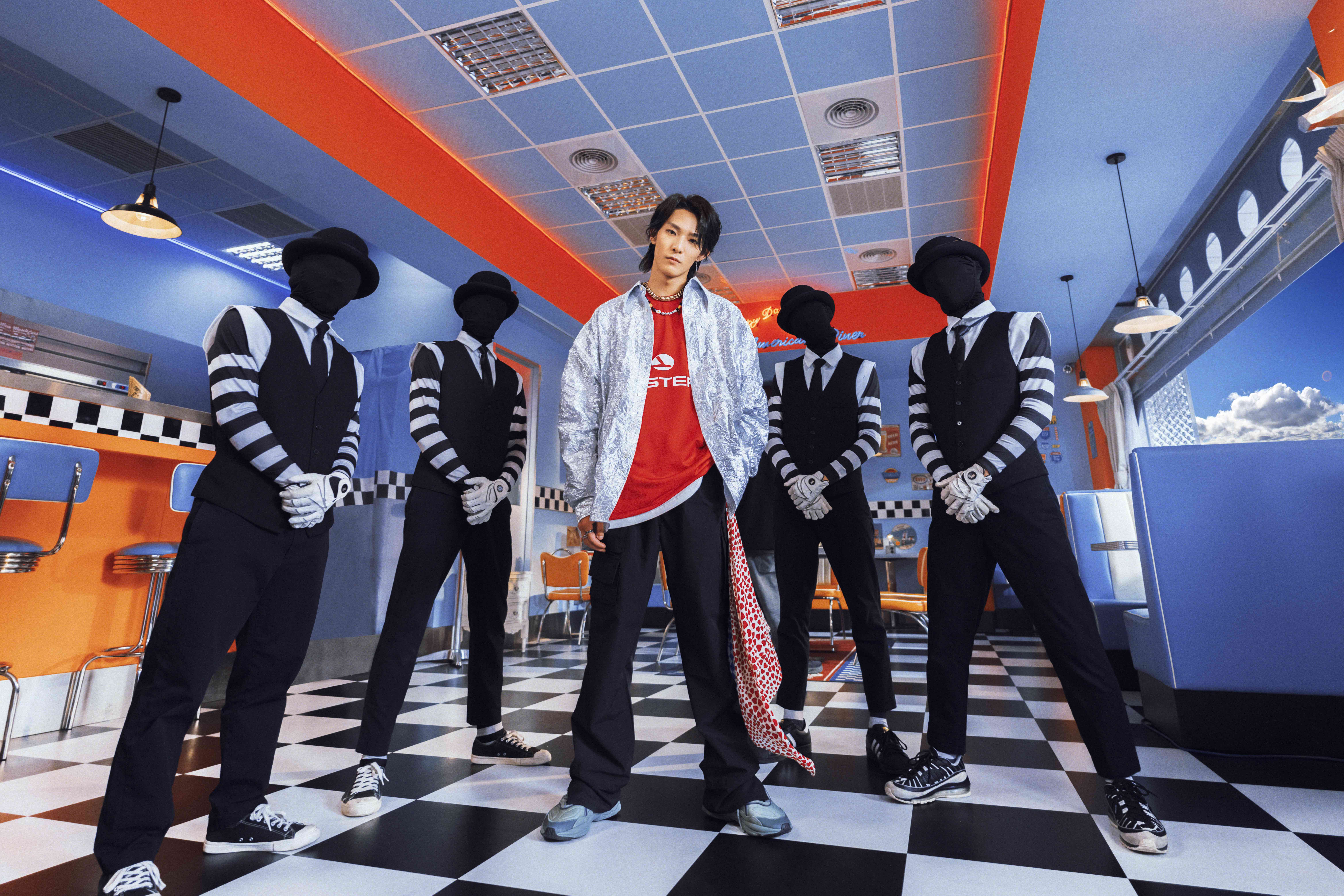 Ozone煥鈞全新單曲〈先慢一步〉MV於5/12正式上架。（索尼音樂提供）