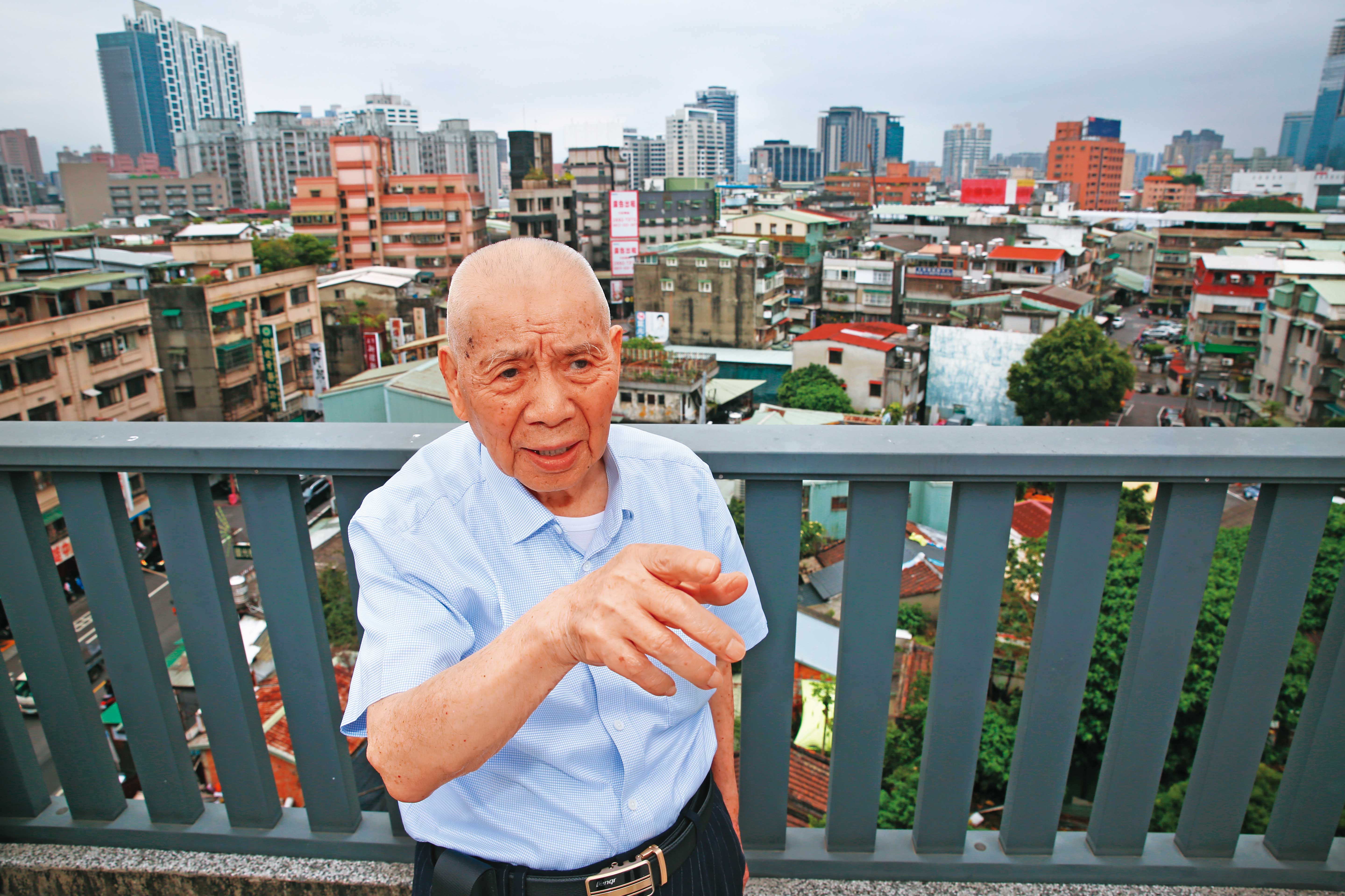 板橋鬧區都更爆出爭議案，98歲的前軍醫余雲烈（圖）槓上知名建商皇翔董娘廖林淑花。