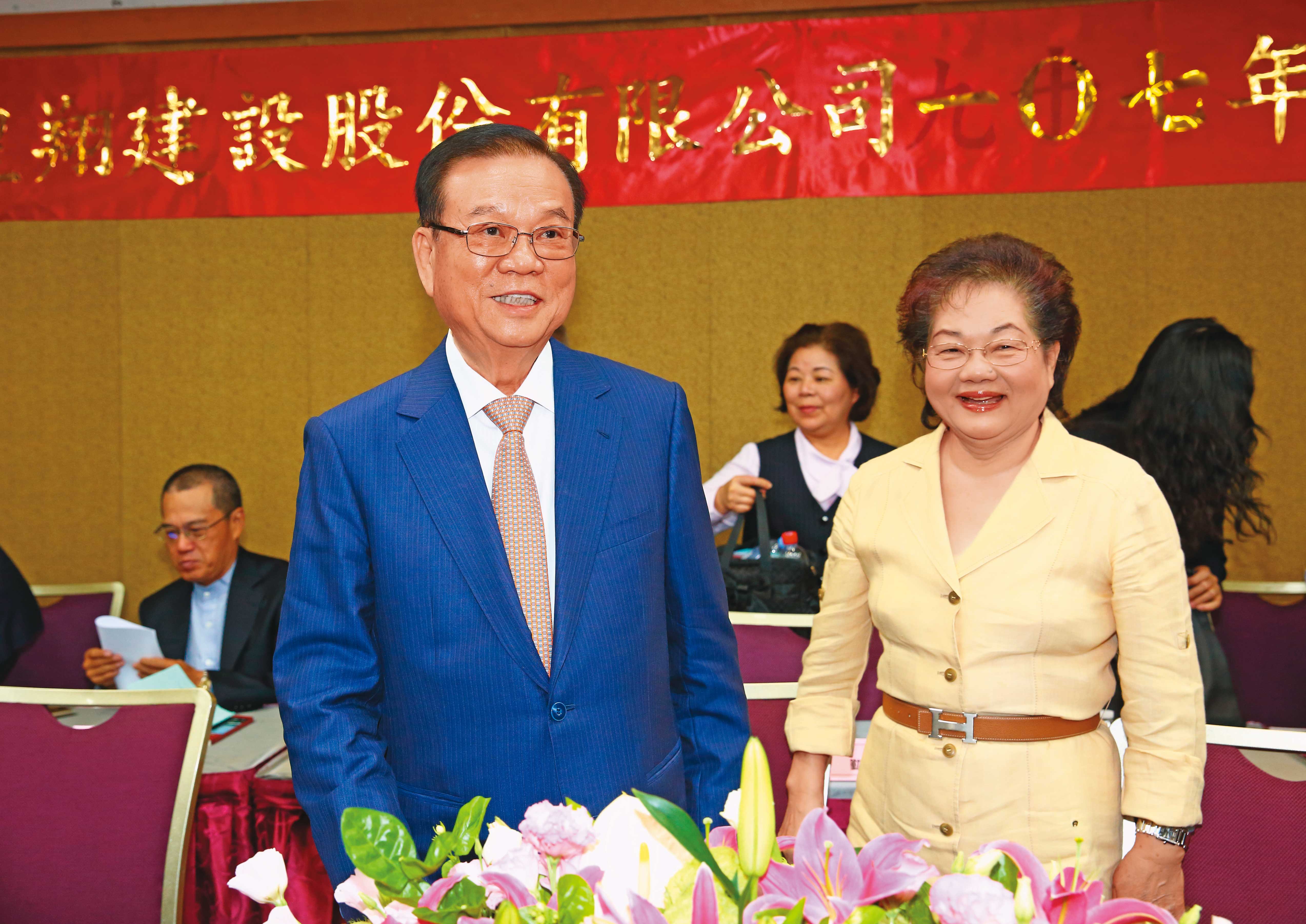 廖林淑花是皇翔建設董事，她和先生廖年吉平日以看地為樂。