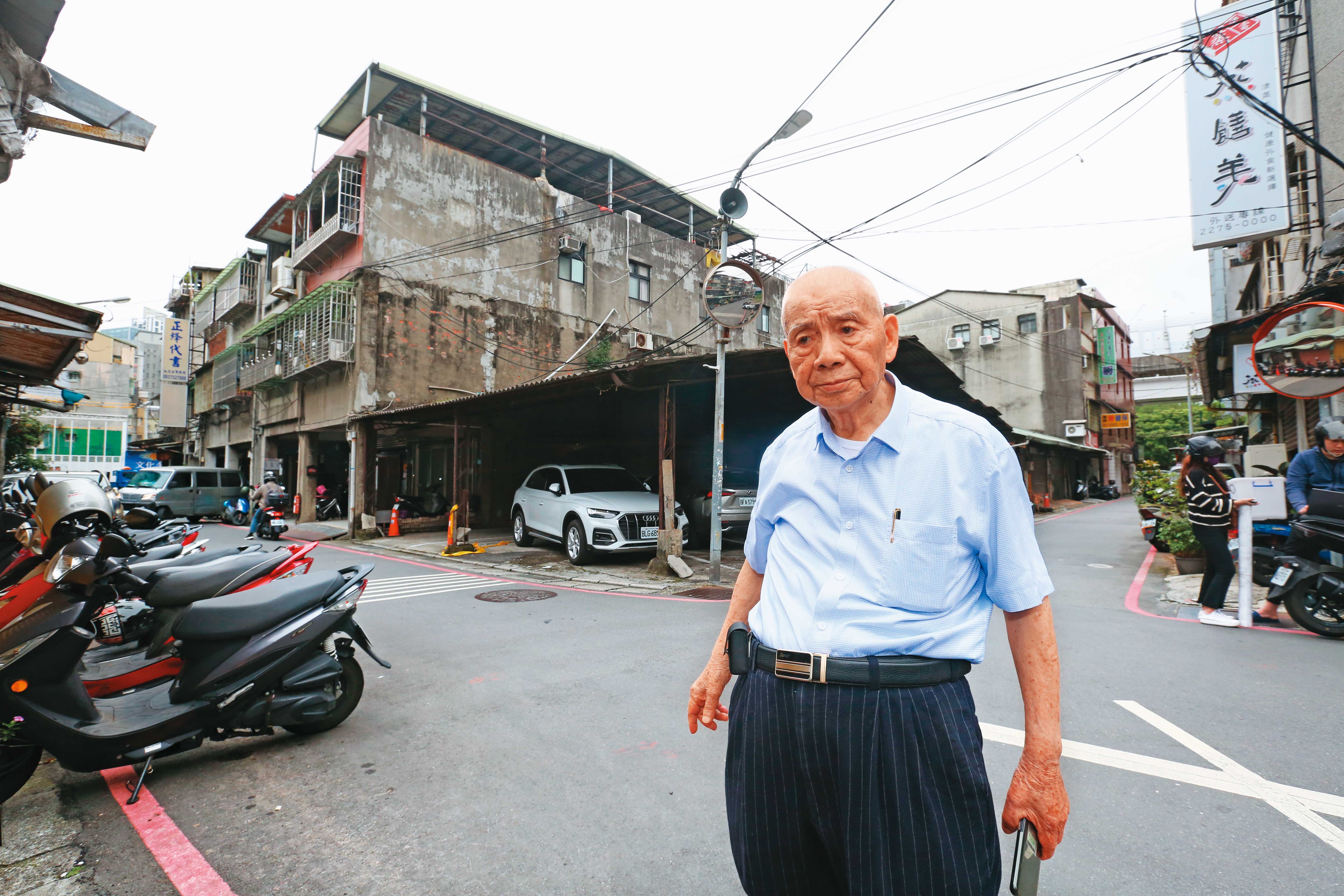 余雲烈怒批，「廖林淑花就是拖著，要等我走。」