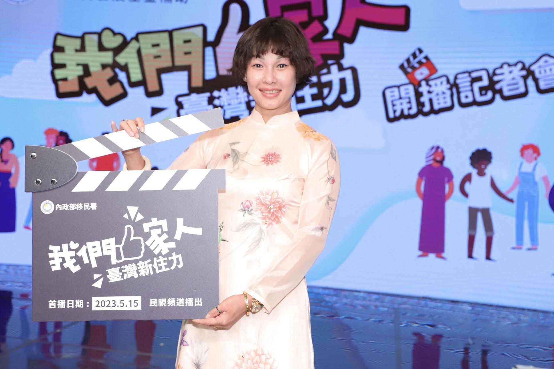 阮氏翠恆為了記者會特別訂作越南傳統服飾，展現滿滿誠意。（民視提供）