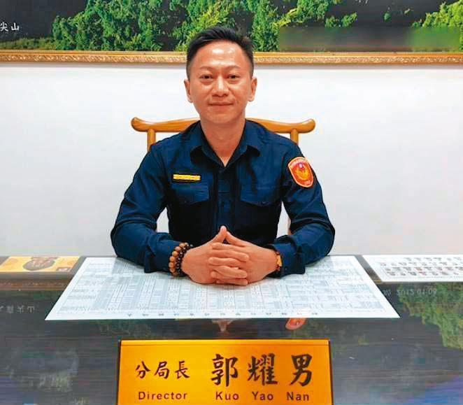 郭耀男被控去年初任分局長時,利用邀約宴席的機會追求外遇對象B小姐。(翻攝新竹縣警察局官網)