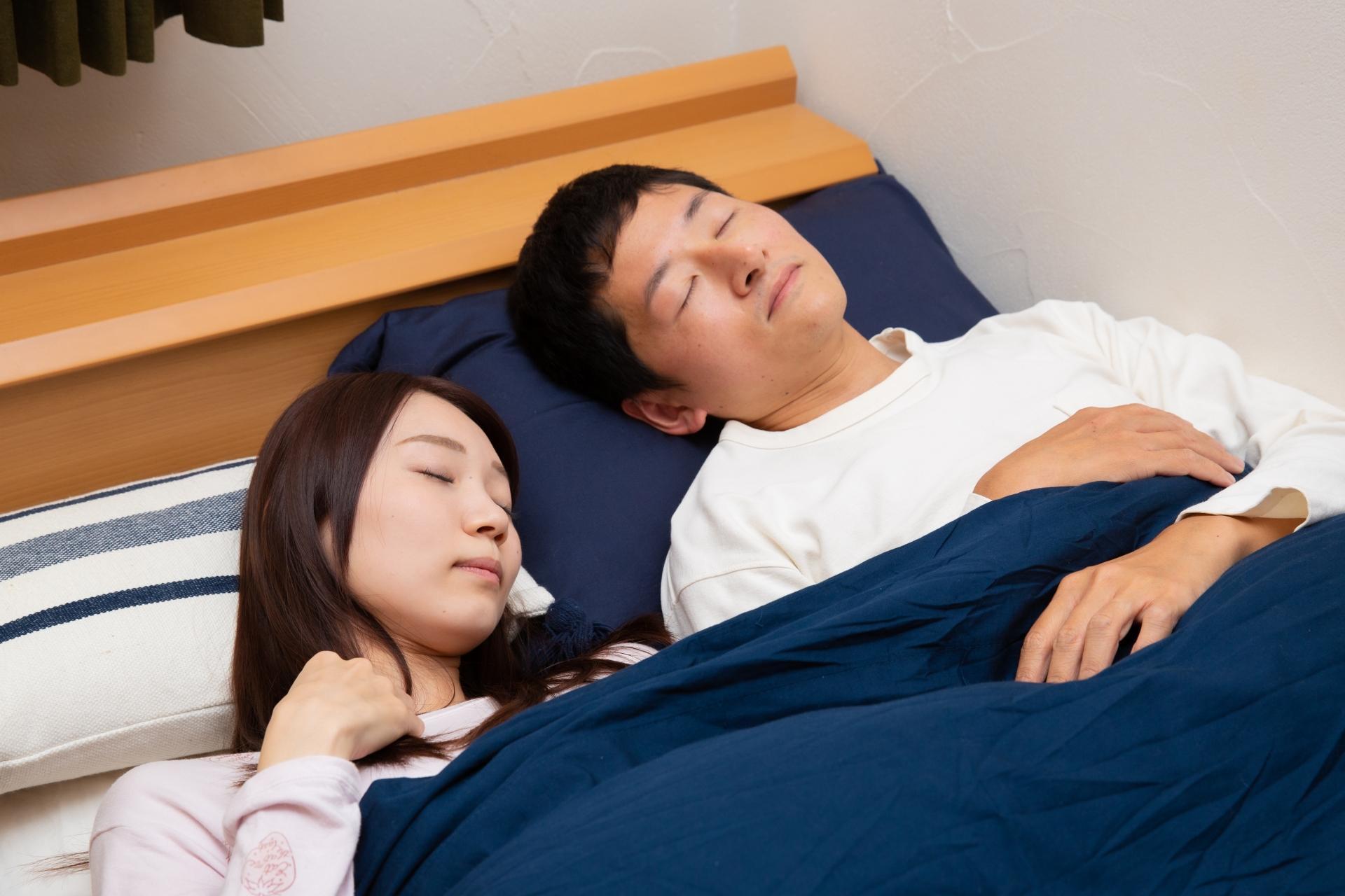 女網友抱怨婆婆至今每天早上打電話吵醒媳婦，只為了叫她兒子起床。（示意圖，photoAC）