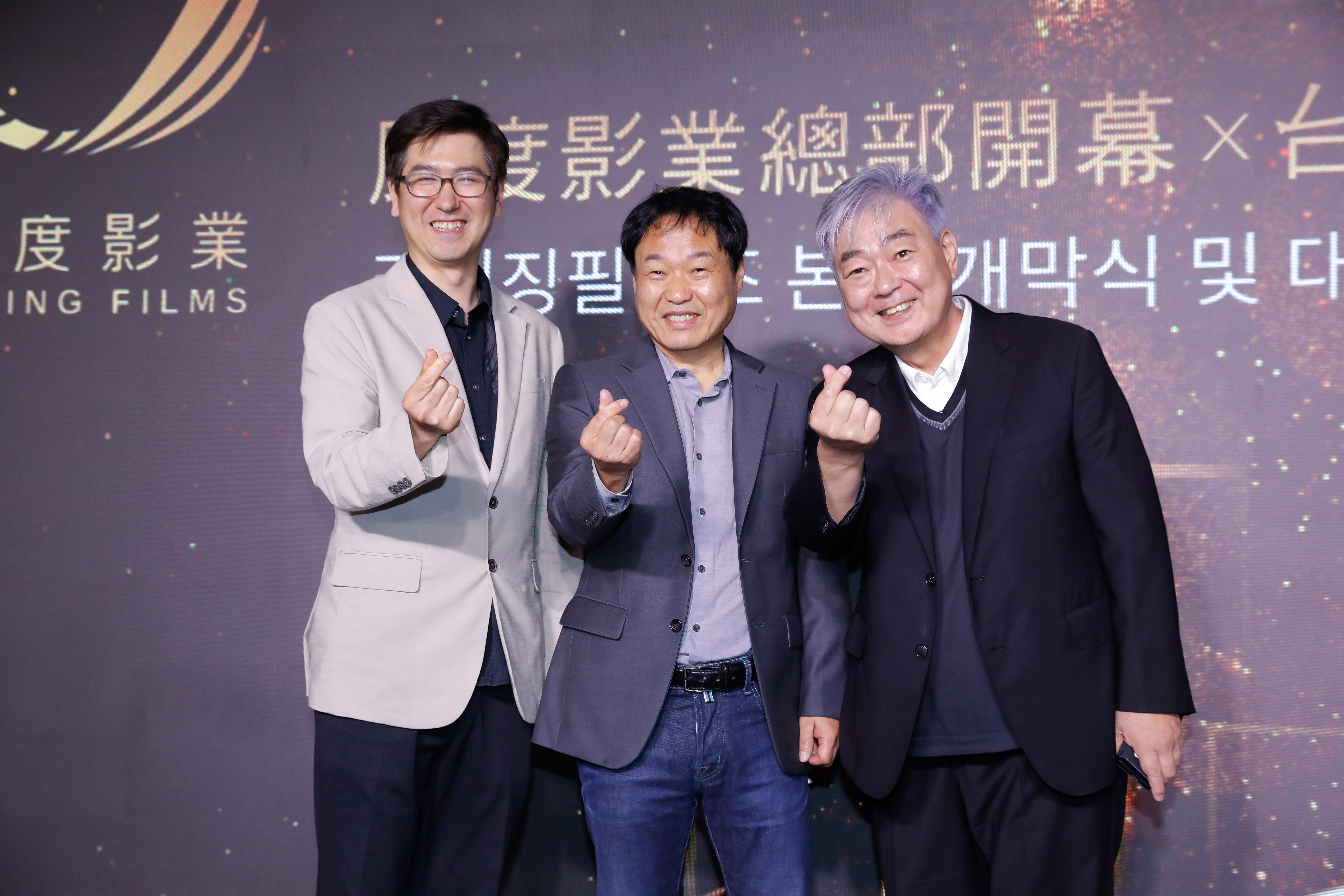 《模範計程車》編劇吳相浩（左起）攜手《我的野蠻女友》導演郭在容、與監製金亨駿打造原創電影《天堂計畫》。