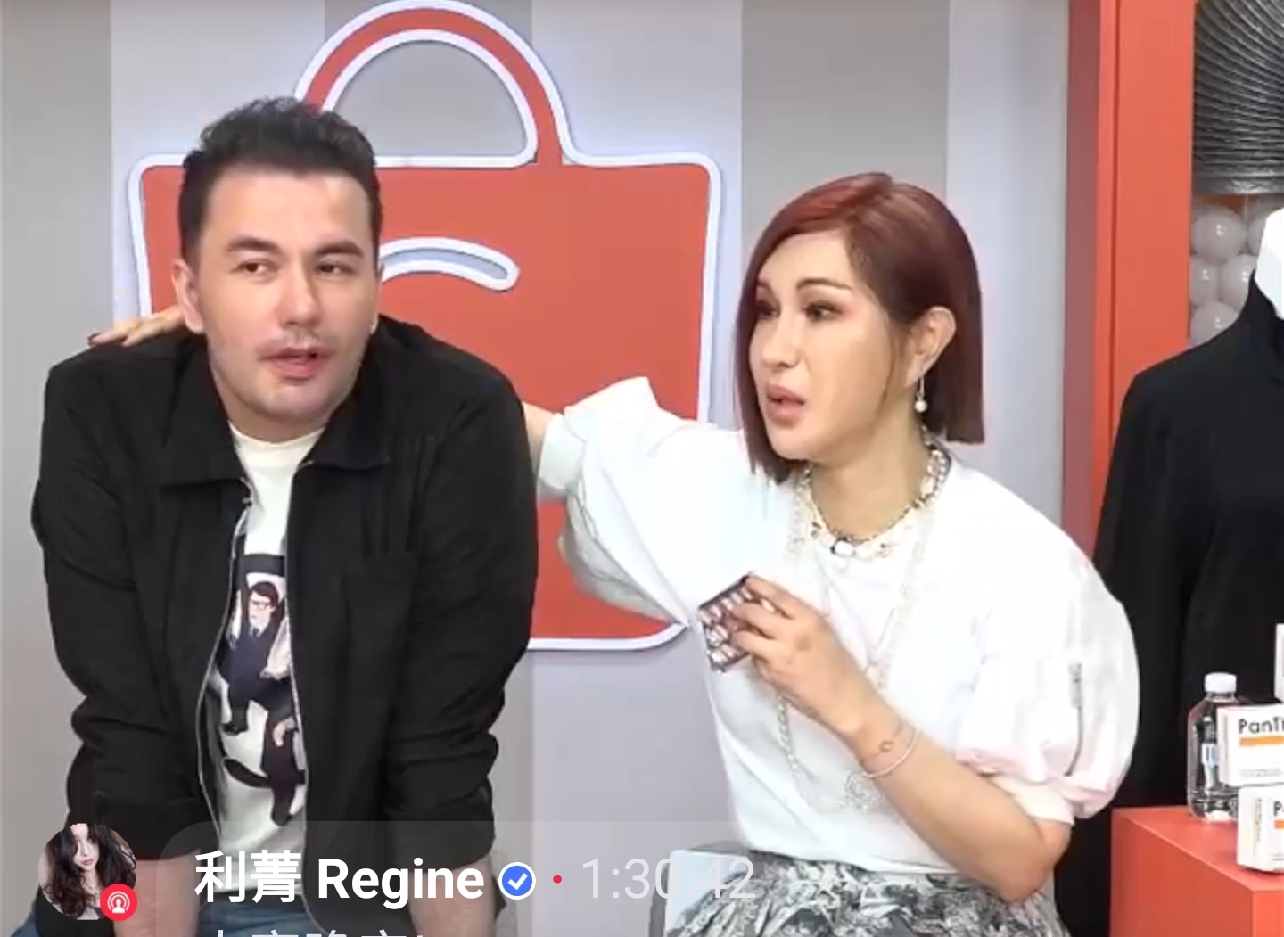 利菁搶攻母親節粉紅商機，特別找來黃志瑋站台。（翻攝自蝦皮直播）