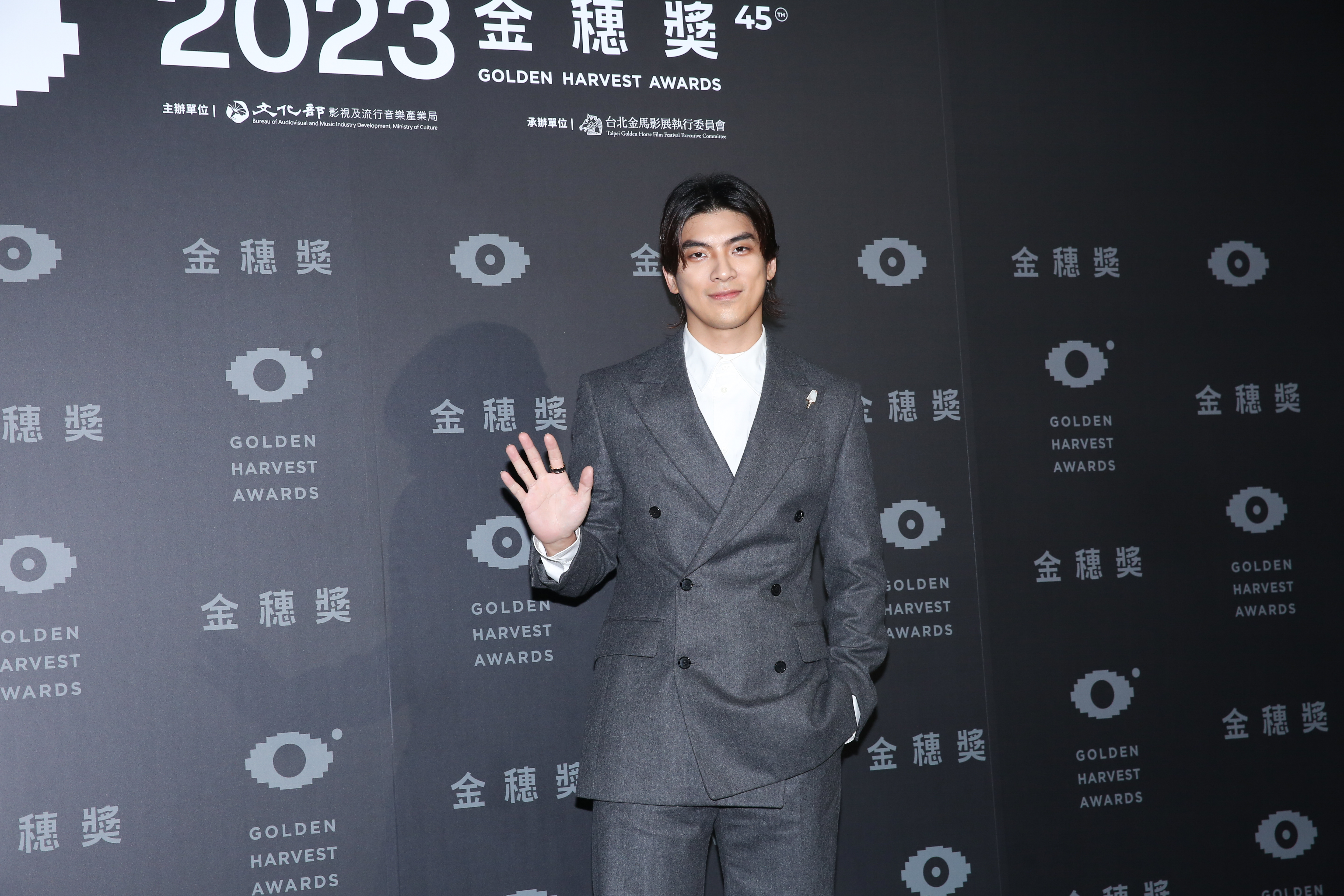 林哲熹6月將進新劇組拍劇，之後便會為已殺青超過2年的影集《地獄里長》宣傳。