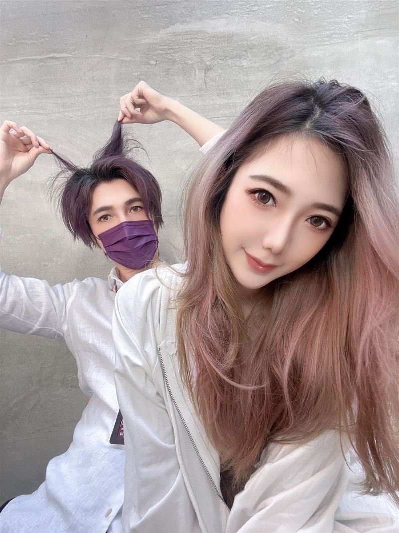 兩性作家「口罩男」(左)和網紅妻子「曾樂兒」爆出婚變。(翻攝自曾樂兒臉書)