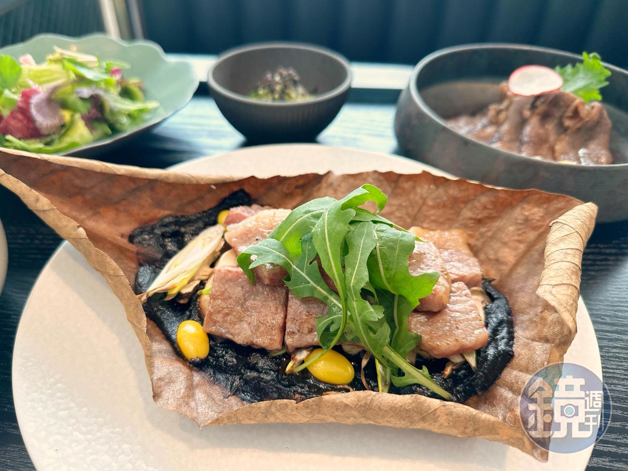 和牛主菜「和牛味噌朴葉燒」，搭配當季鮮蔬漬物、沙拉、湯品與餐後甜點的四套定食。（1,780元／份）