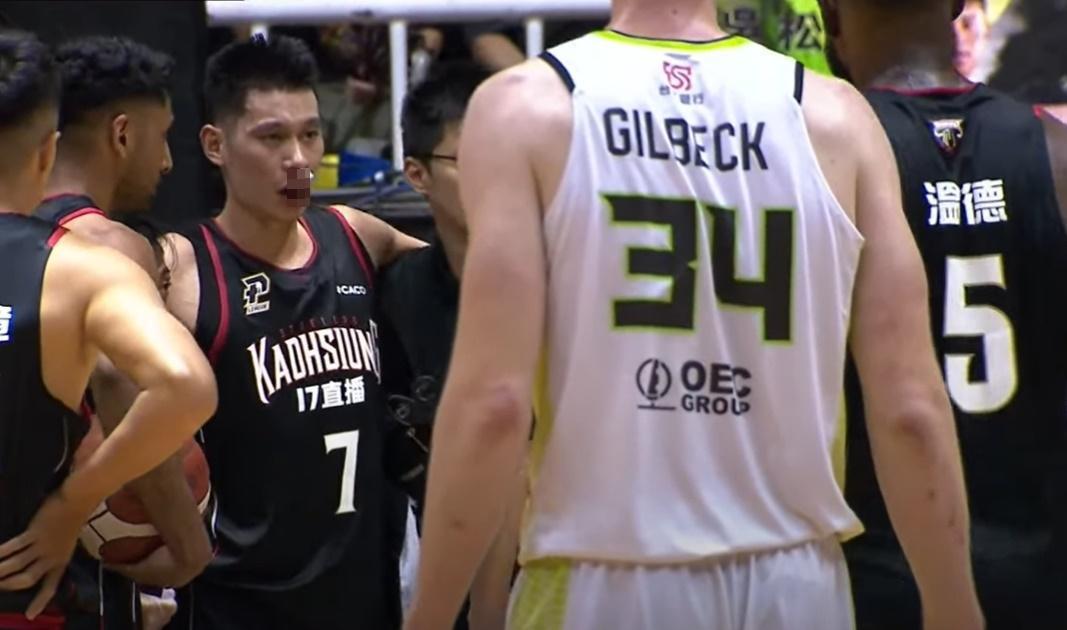 林書豪昨天出賽臉部掛彩，早早離場。（翻攝自P.LEAGUE YT頻道）