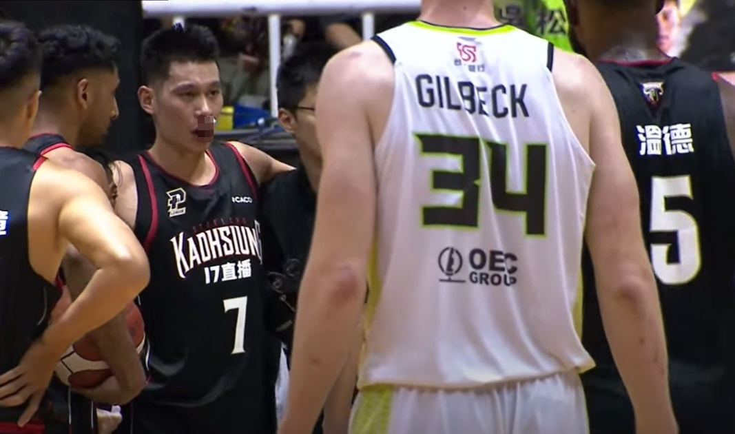 林書豪昨天出賽臉部掛彩，早早離場。（翻攝自P.LEAGUE YT頻道）