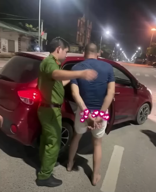 男子最後被逮捕。（翻自Báo Phụ Nữ）