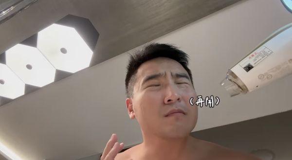 谷阿莫稱是拍到手指頭。（翻攝自谷阿莫YouTube）