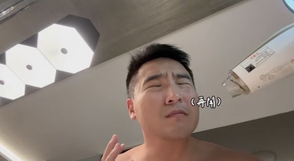 谷阿莫稱是拍到手指頭。(翻攝自谷阿莫YouTube)