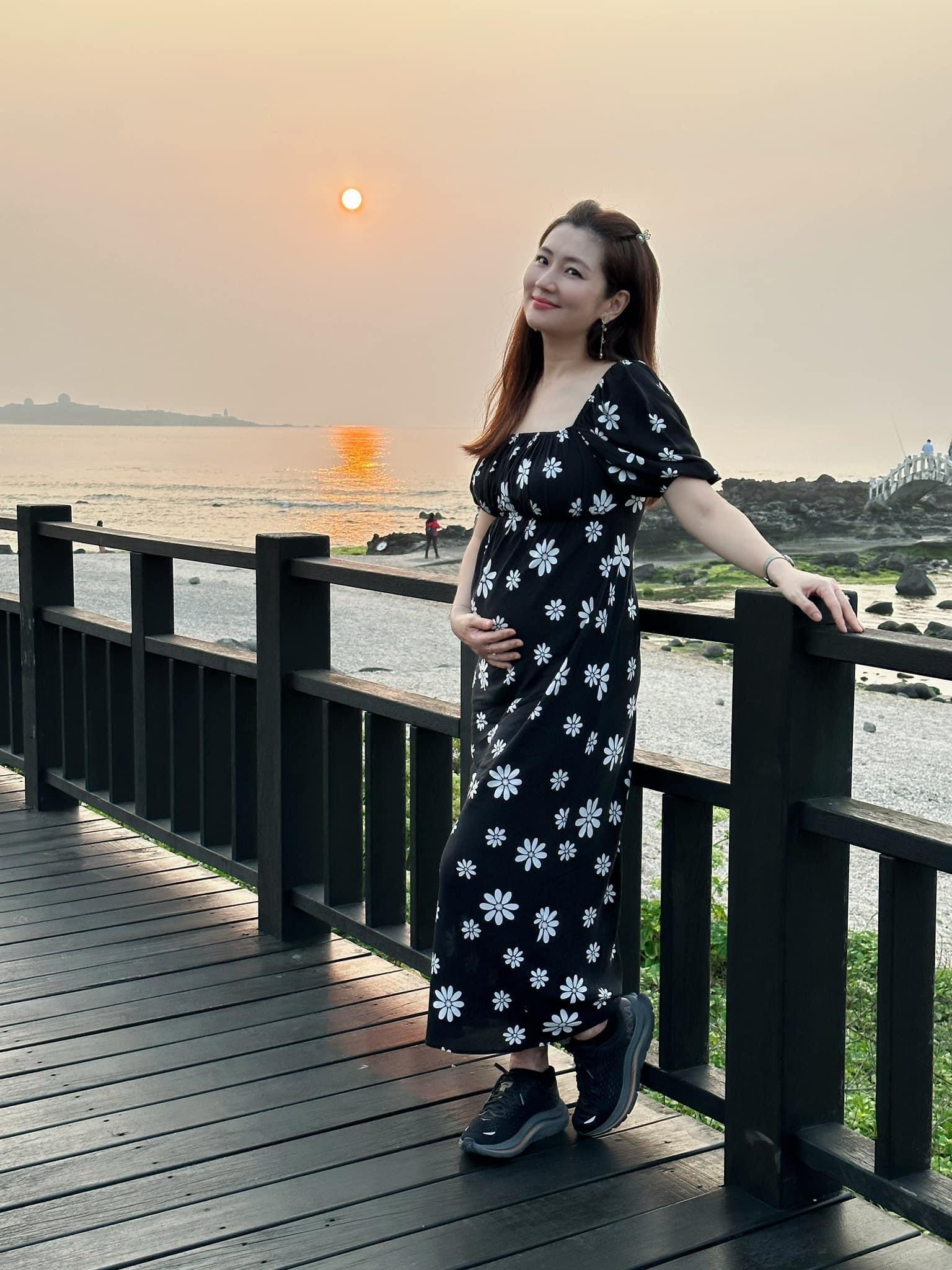 Selina宣告懷孕喜訊，至今已經懷胎5個多月。（翻攝自Selina臉書）
