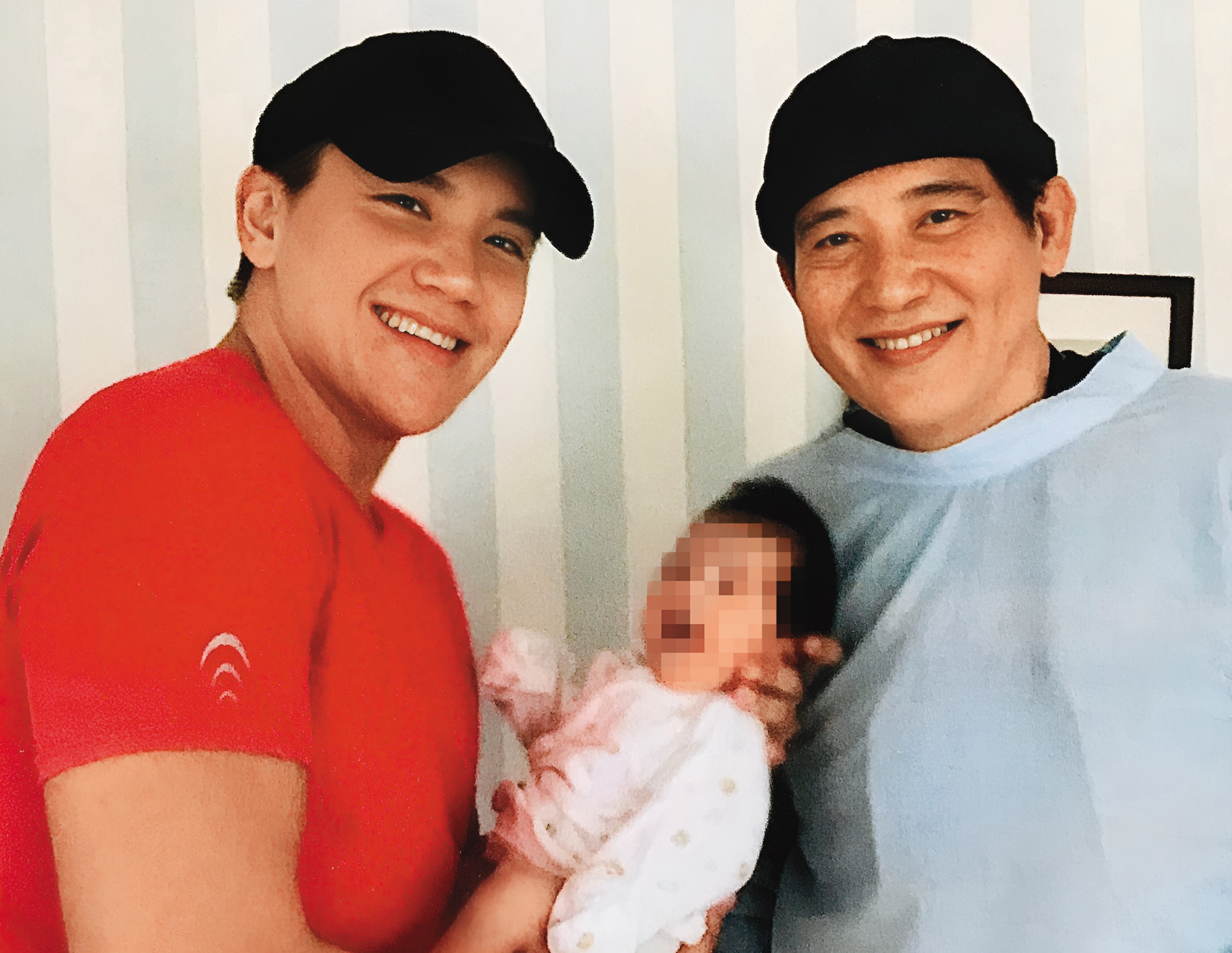 孫國豪（左）5年前升格當爸，秦漢（右）開心到月子中心探視。（孫國豪提供）