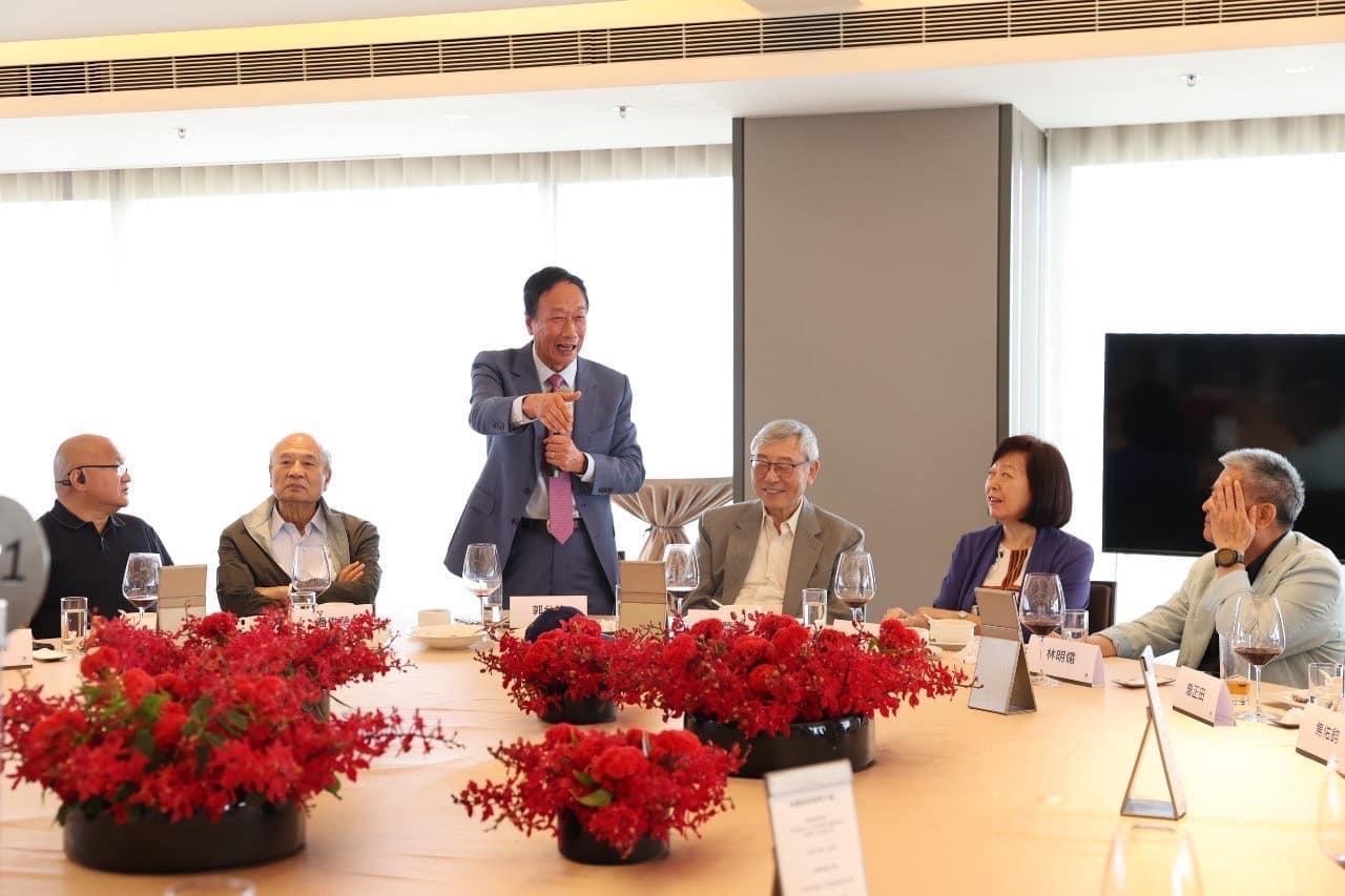 郭台銘認為,戰爭隱憂已成國內企業營運的主要障礙。(翻攝自郭台銘臉書)