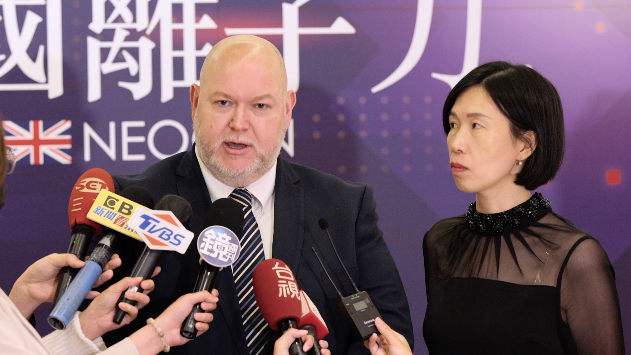 Energist安能婕公司總裁Simon Jones認為,NeoGen英國離子刀能改善肌膚許多問題,甚至不受限於膚色深的人,在國際上深受矚目。