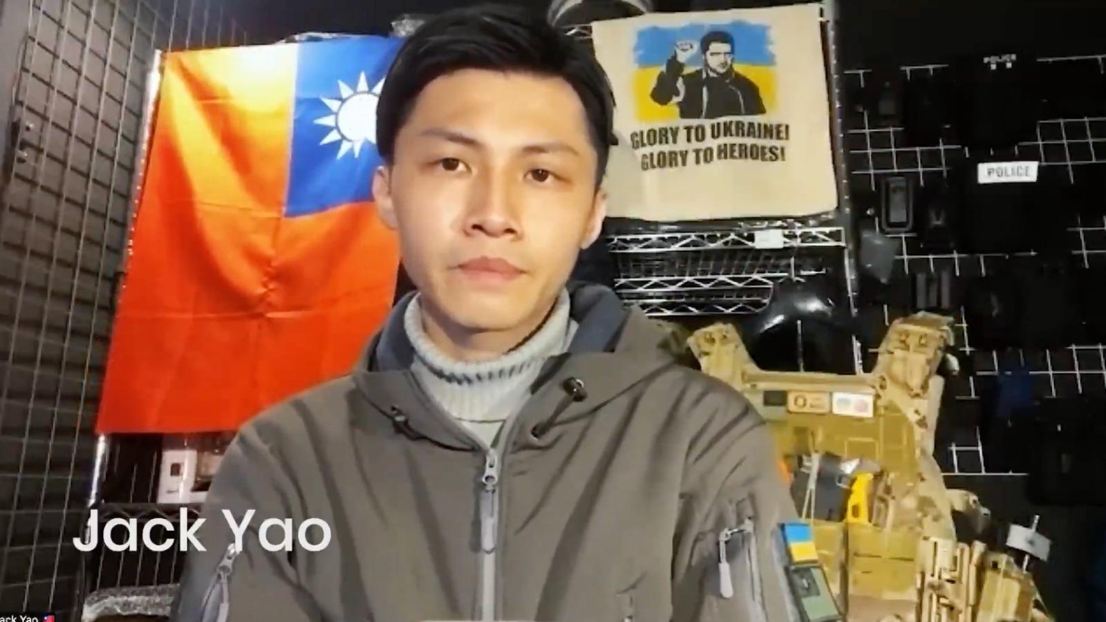 曾赴烏克蘭協助作戰的台籍志願軍姚冠均,15日透過視訊在哥本哈根民主高峰會發言。(翻攝自民主聯盟基金會推特)
