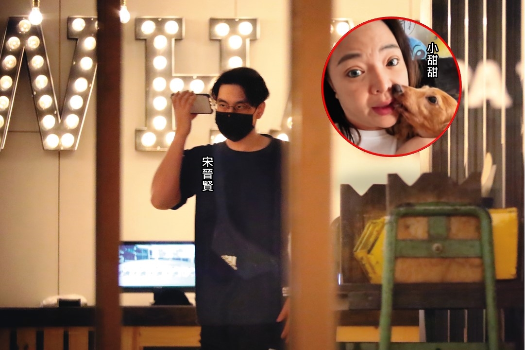 5/10 00：16 宋晉賢一邊聽著手機的語音，一邊走出飯店，似乎要準備回家。（小圖翻攝自小甜甜臉書）