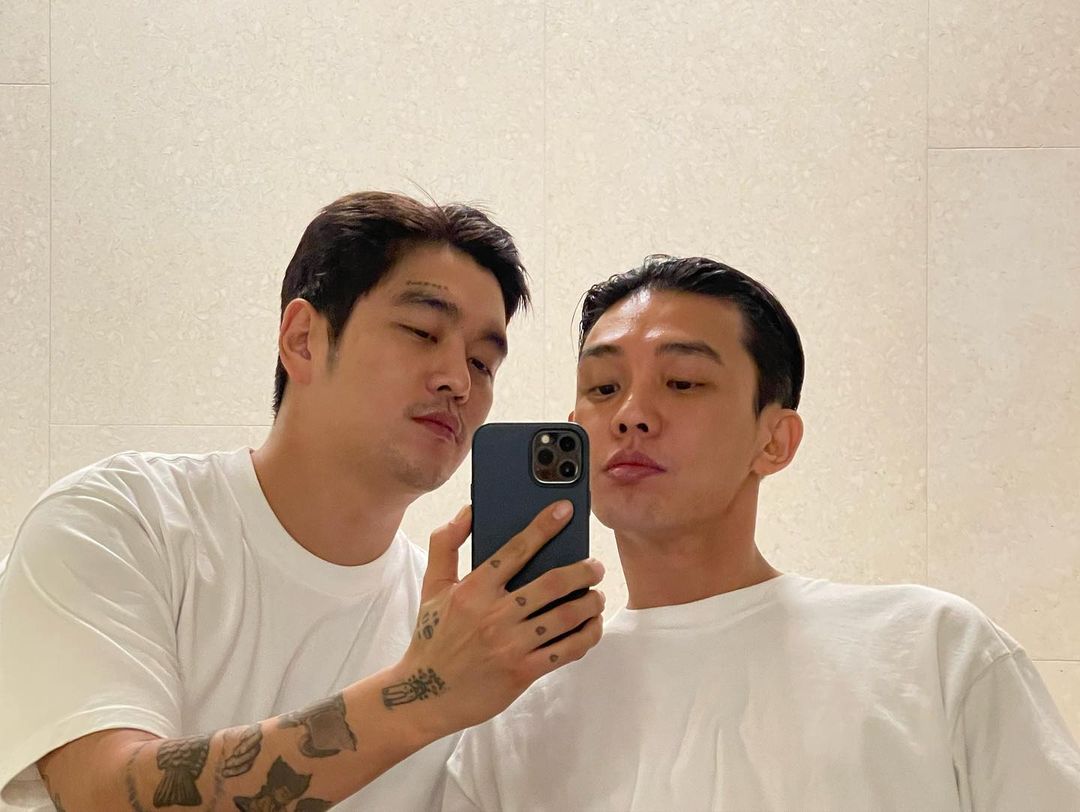 劉亞仁（右）與崔河那經常在雙方IG上曬合照。（翻攝自崔河那Instagram）