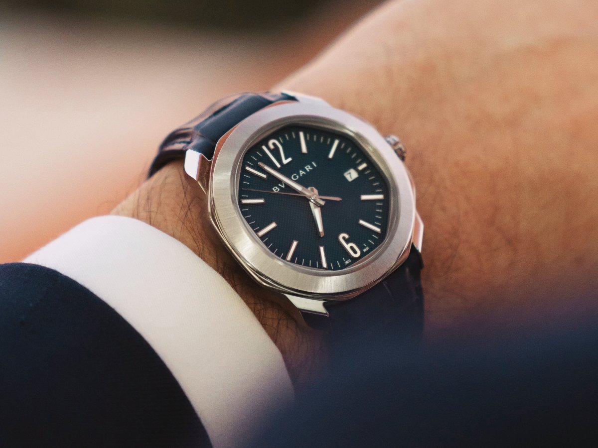 BVLGARI Octo Roma Automatic 結合似圓非圓的八角錶殼與切面錶耳結構，但修飾得更加圓滑。搭載BVL191機芯，動力儲存42小時。精鋼材質，錶徑41mm，防水100米。附錶帶快拆系統，可自行更換鍊帶或皮帶。 功能：時、分、秒指示；日期顯示 機芯：自動上鏈機芯 定價約NT$218,600。